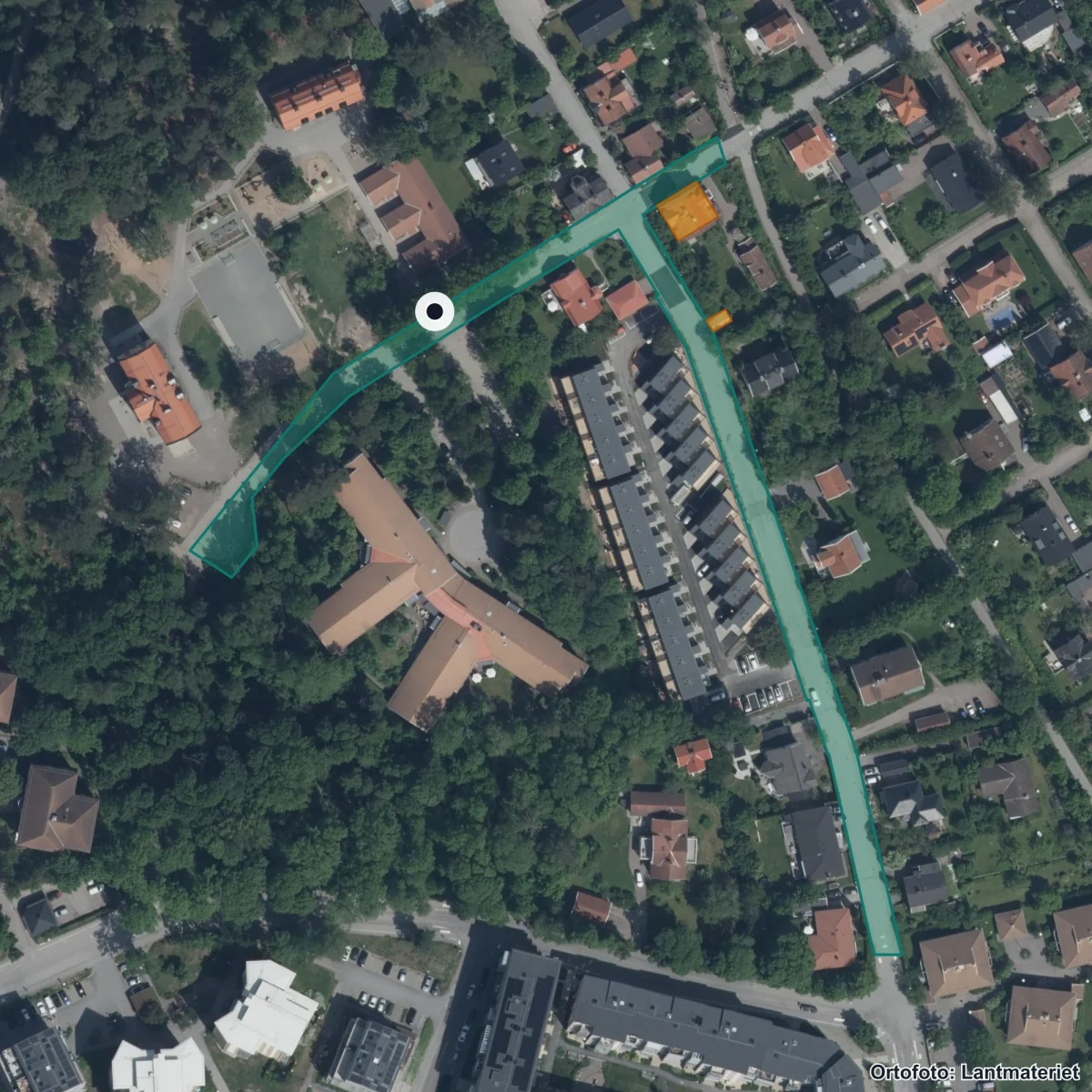 Flygbild över Eriksskolan, ortofoto från Lantmäteriet