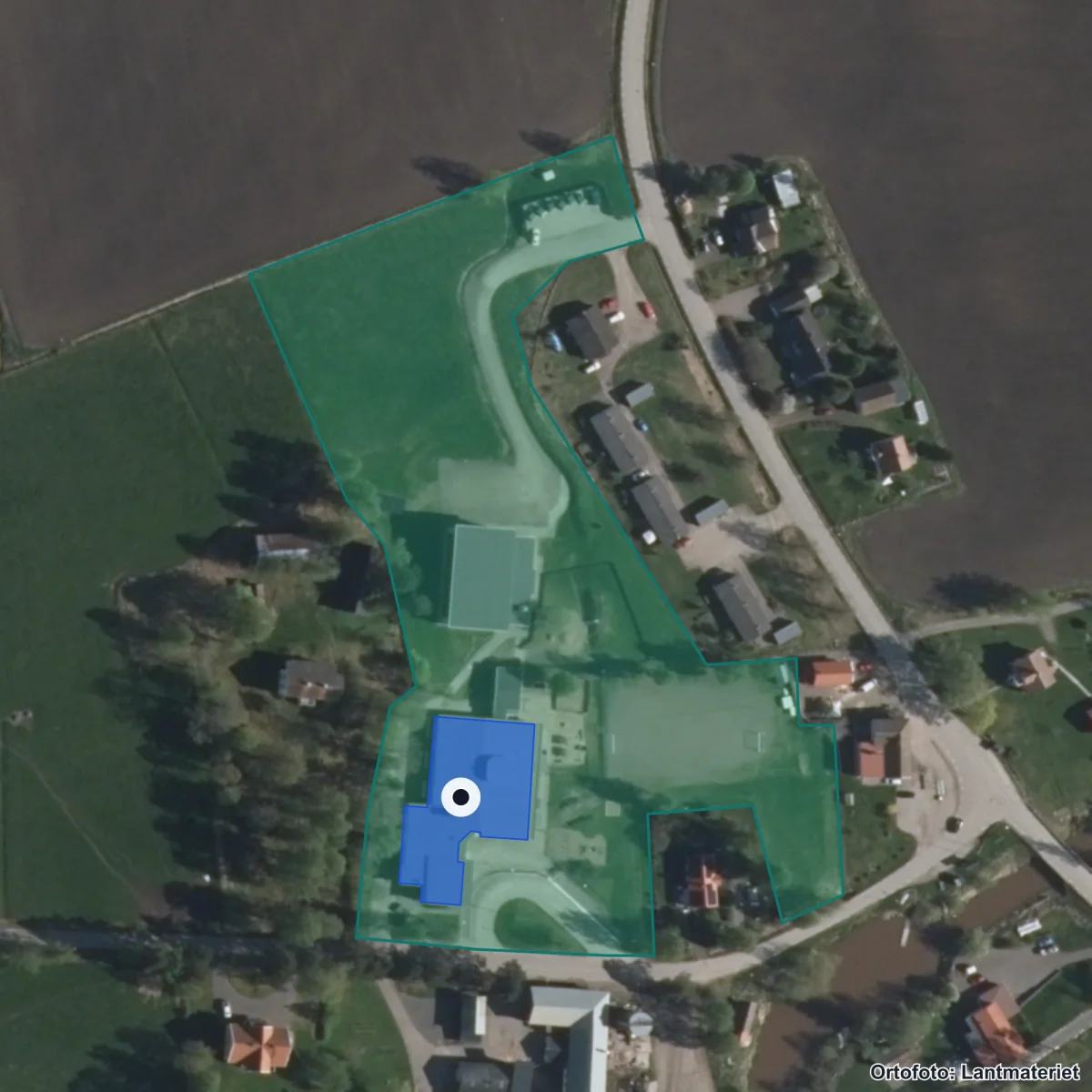 Flygbild över Prästbols skola, ortofoto från Lantmäteriet
