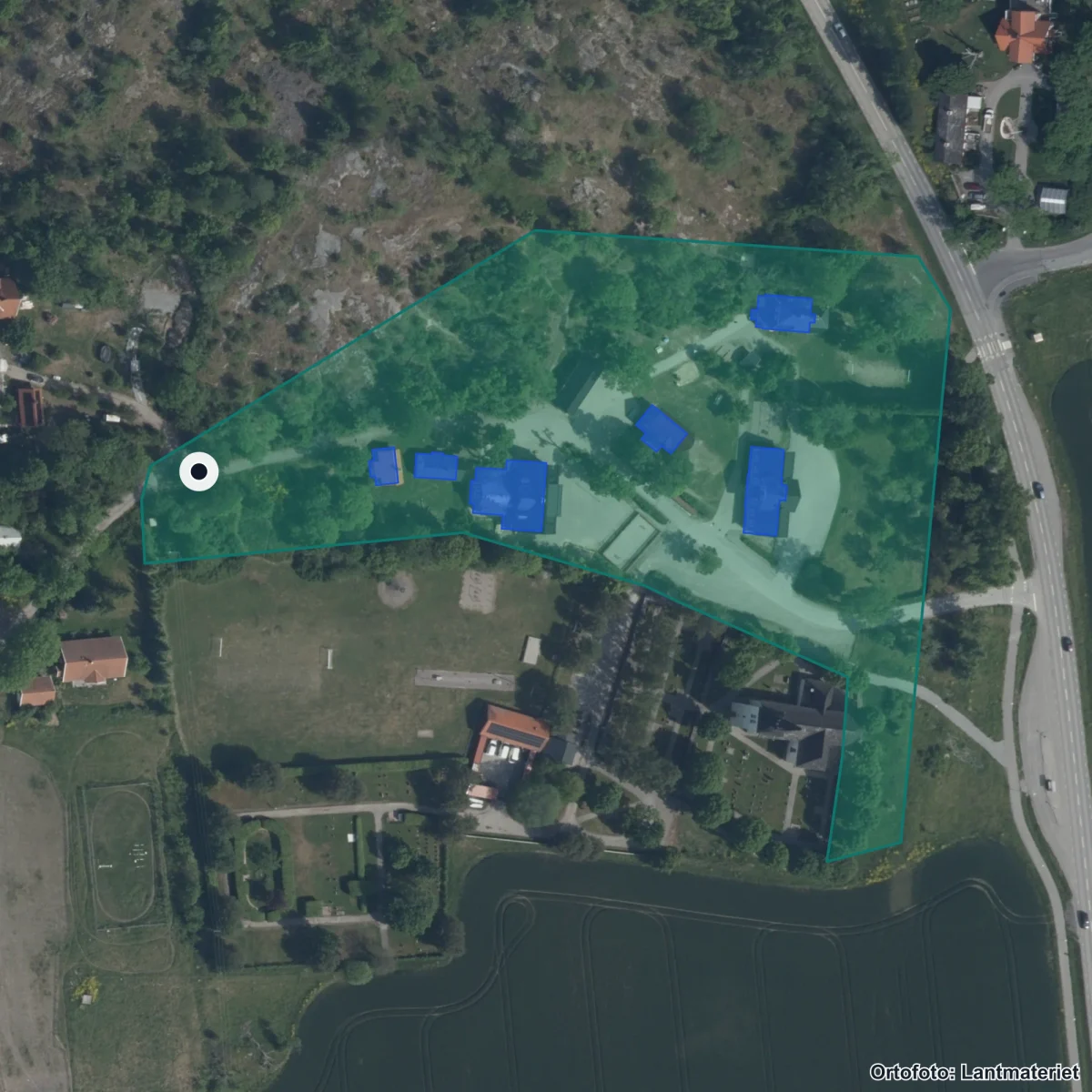 Flygbild över Skå Skola, ortofoto från Lantmäteriet