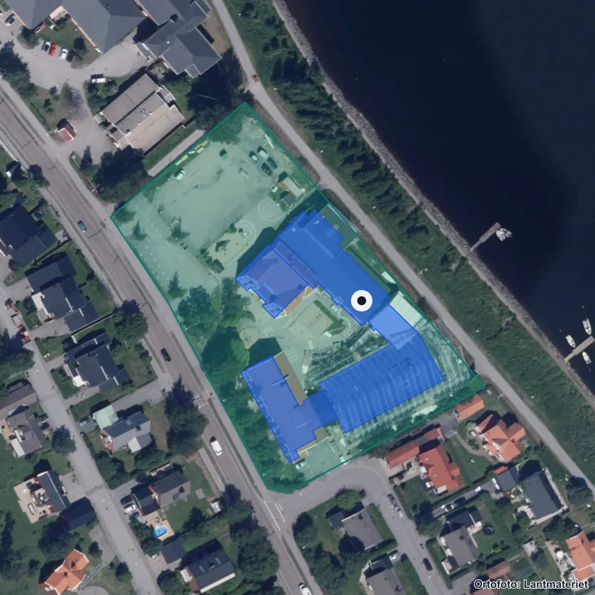 Flygbild över Östtegs skola, ortofoto från Lantmäteriet
