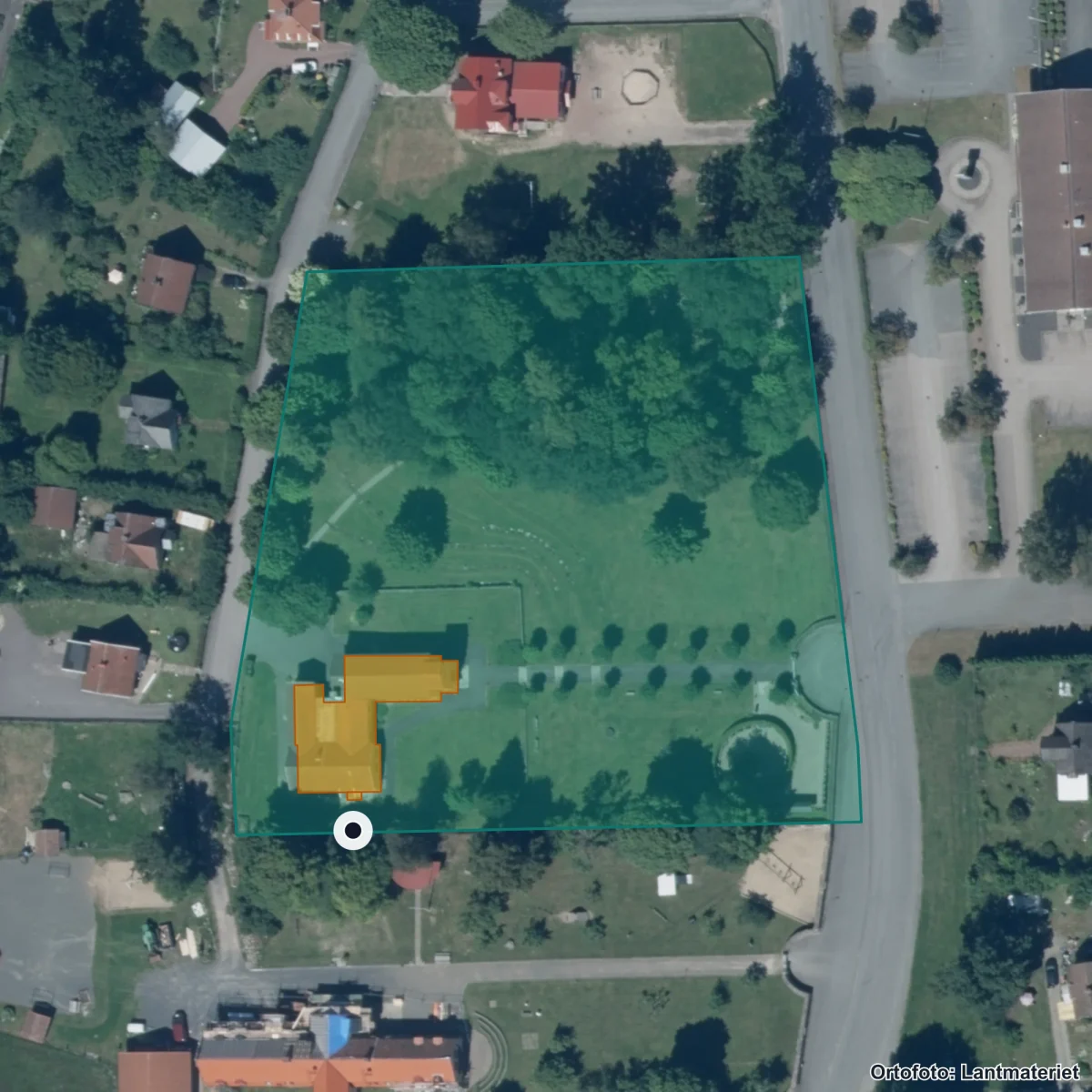 Flygbild över färe montessoriskola, ortofoto från Lantmäteriet