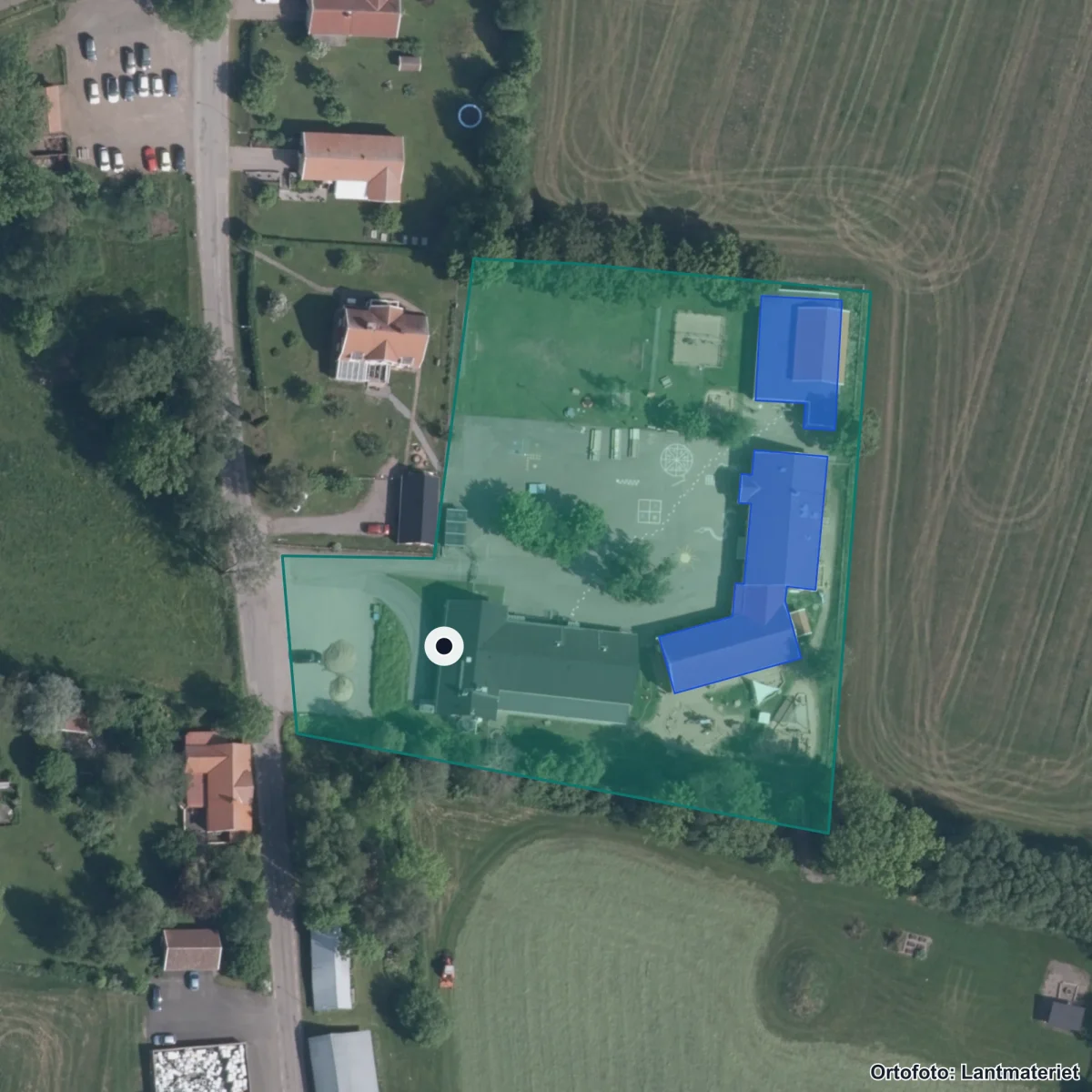 Flygbild över Åsle Friskola, ortofoto från Lantmäteriet