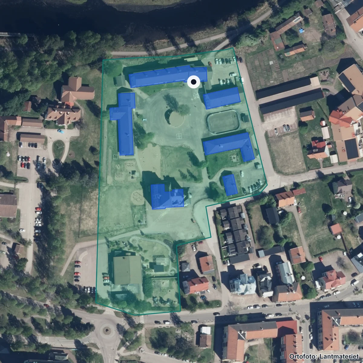 Flygbild över Kyrkbyns skola, ortofoto från Lantmäteriet