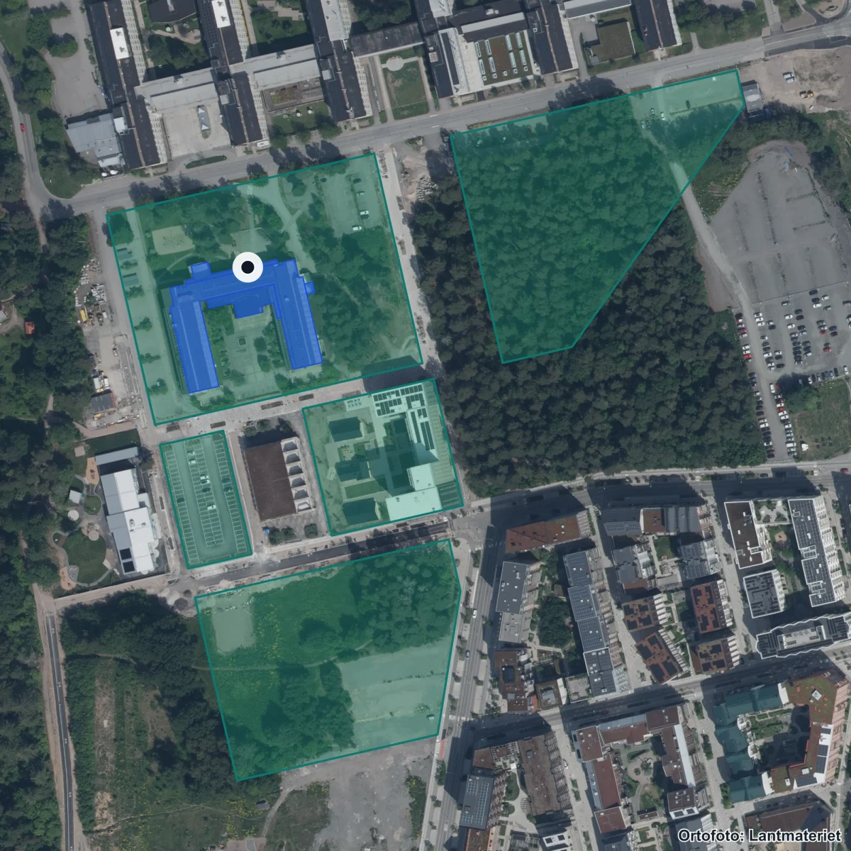 Flygbild över Rosendalsgymnasiet, ortofoto från Lantmäteriet