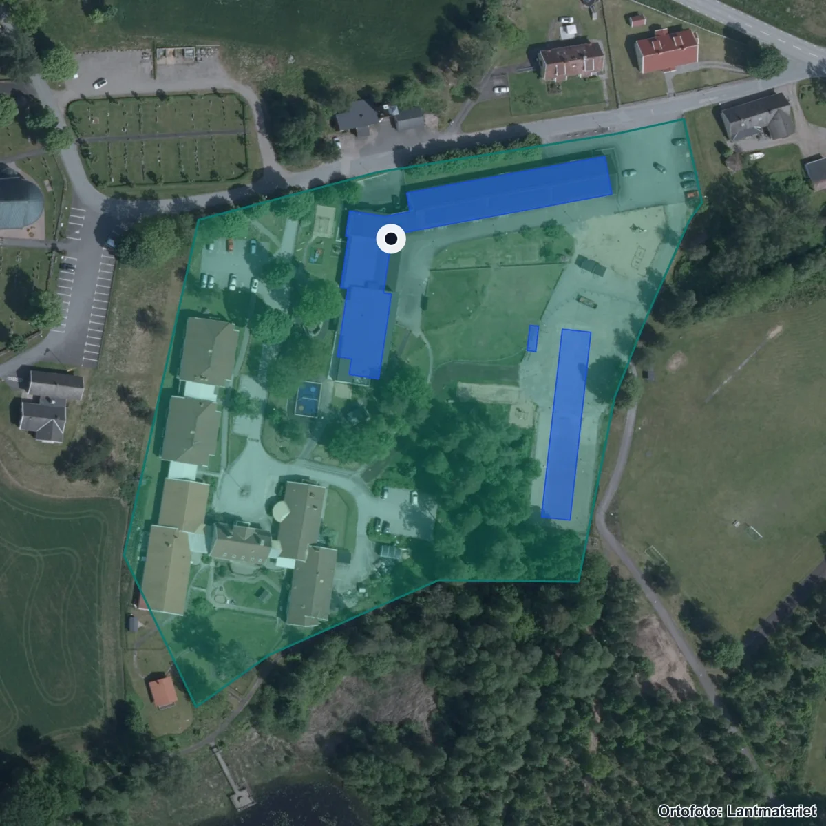 Flygbild över Klockargårdskolan, ortofoto från Lantmäteriet