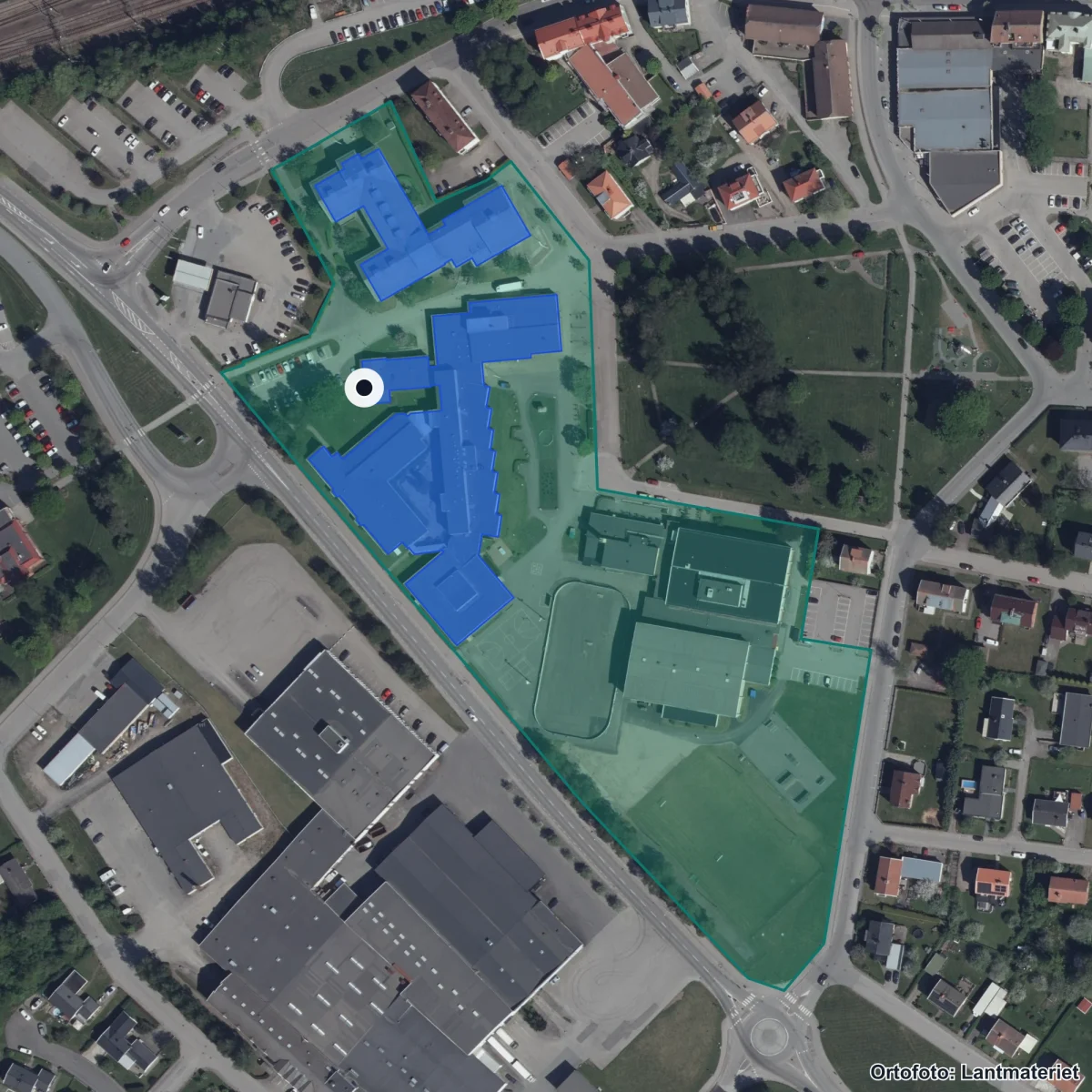 Flygbild över Altorpskolan Anpassad Grundskola, ortofoto från Lantmäteriet