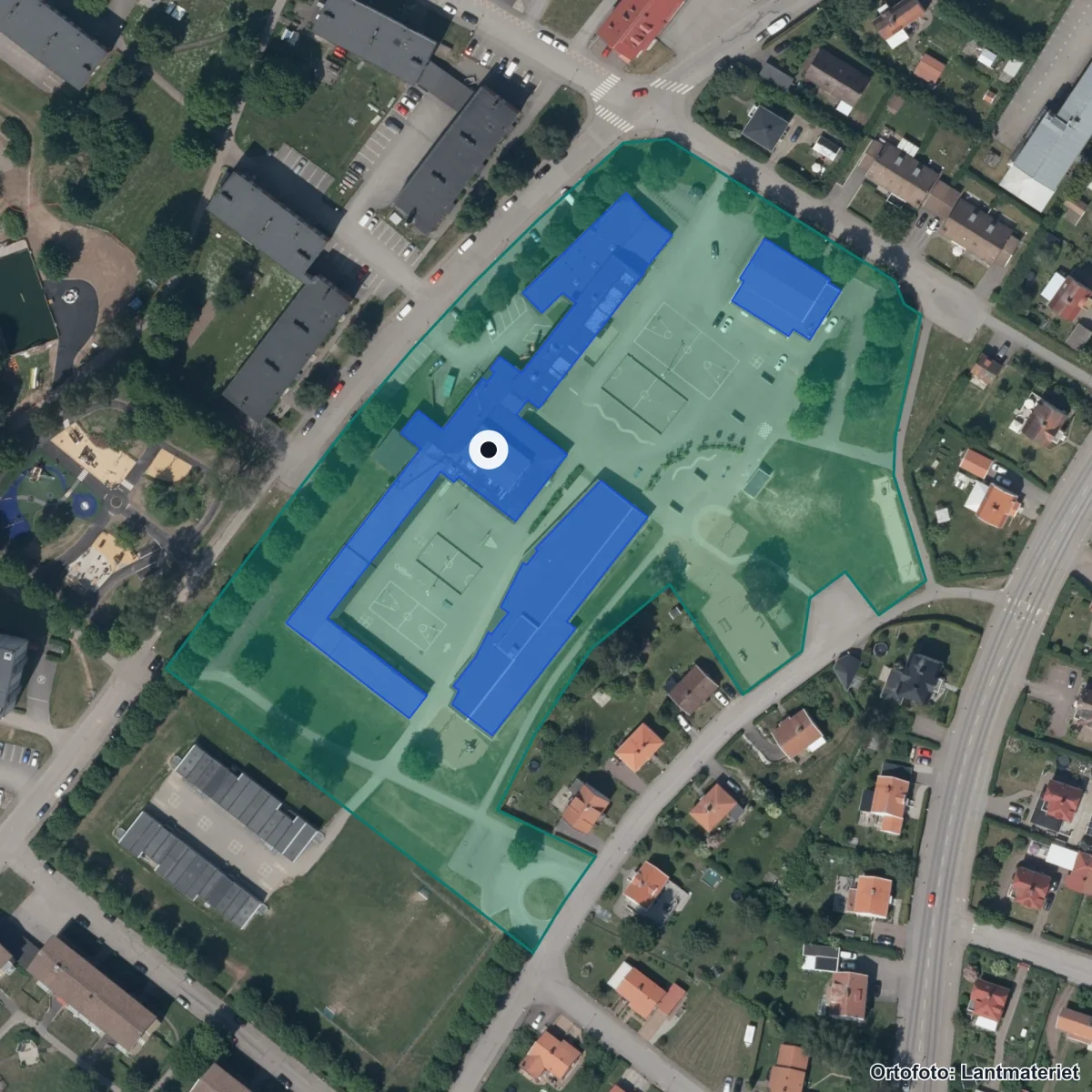 Flygbild över Blåklintskolan, ortofoto från Lantmäteriet