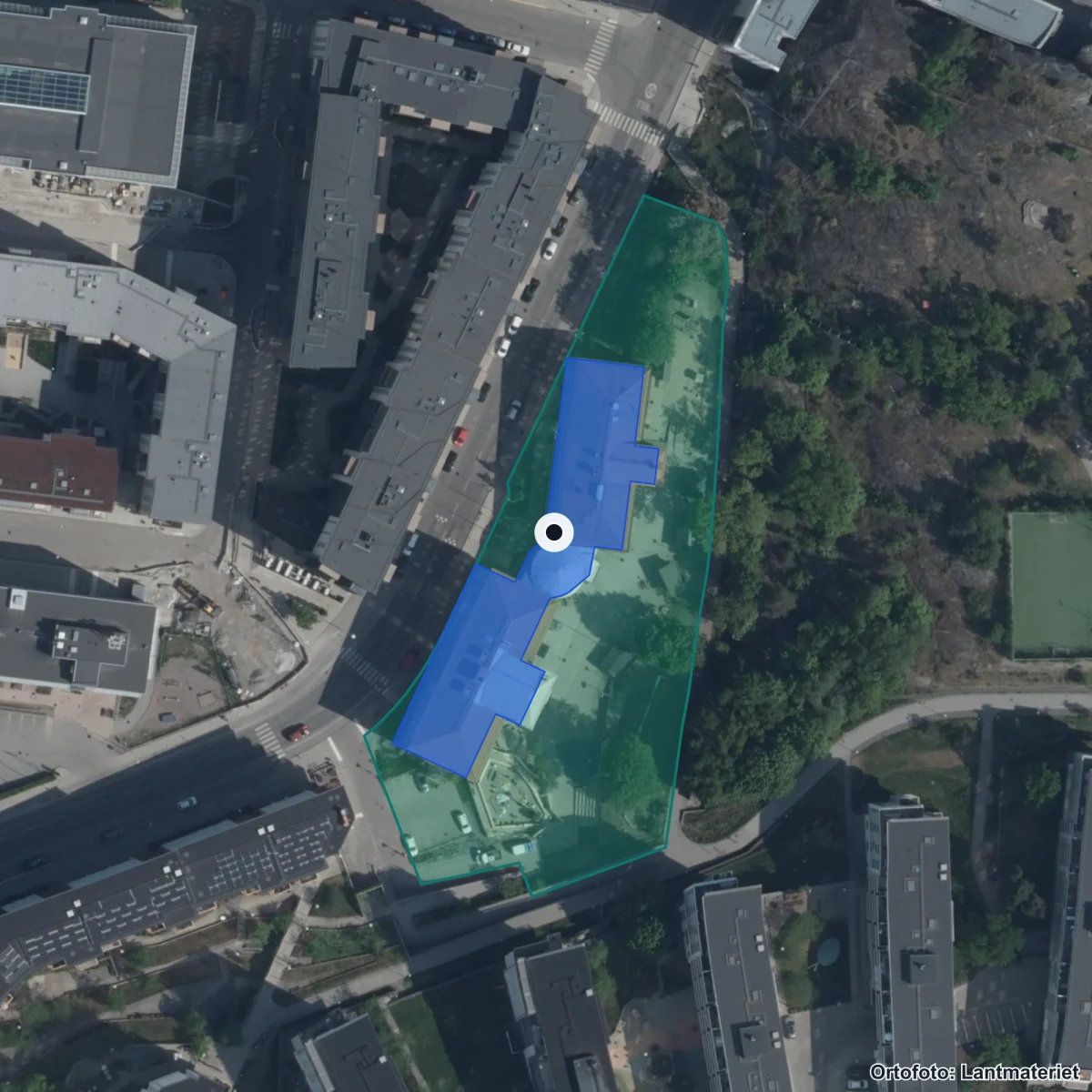 Flygbild över Årstadalsskolan, ortofoto från Lantmäteriet