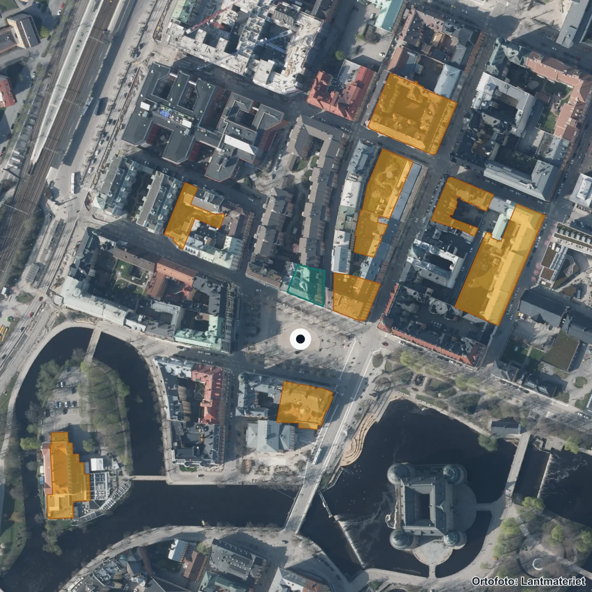 Flygbild över Magelungens Grundskola Örebro, ortofoto från Lantmäteriet