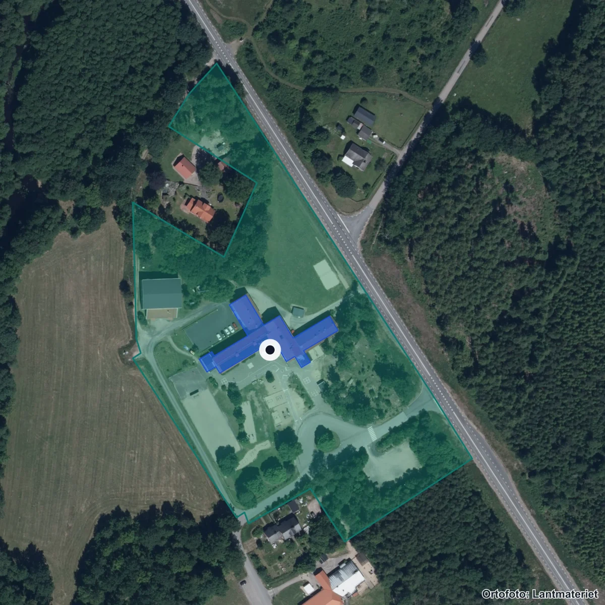Flygbild över Ryfors skola, ortofoto från Lantmäteriet