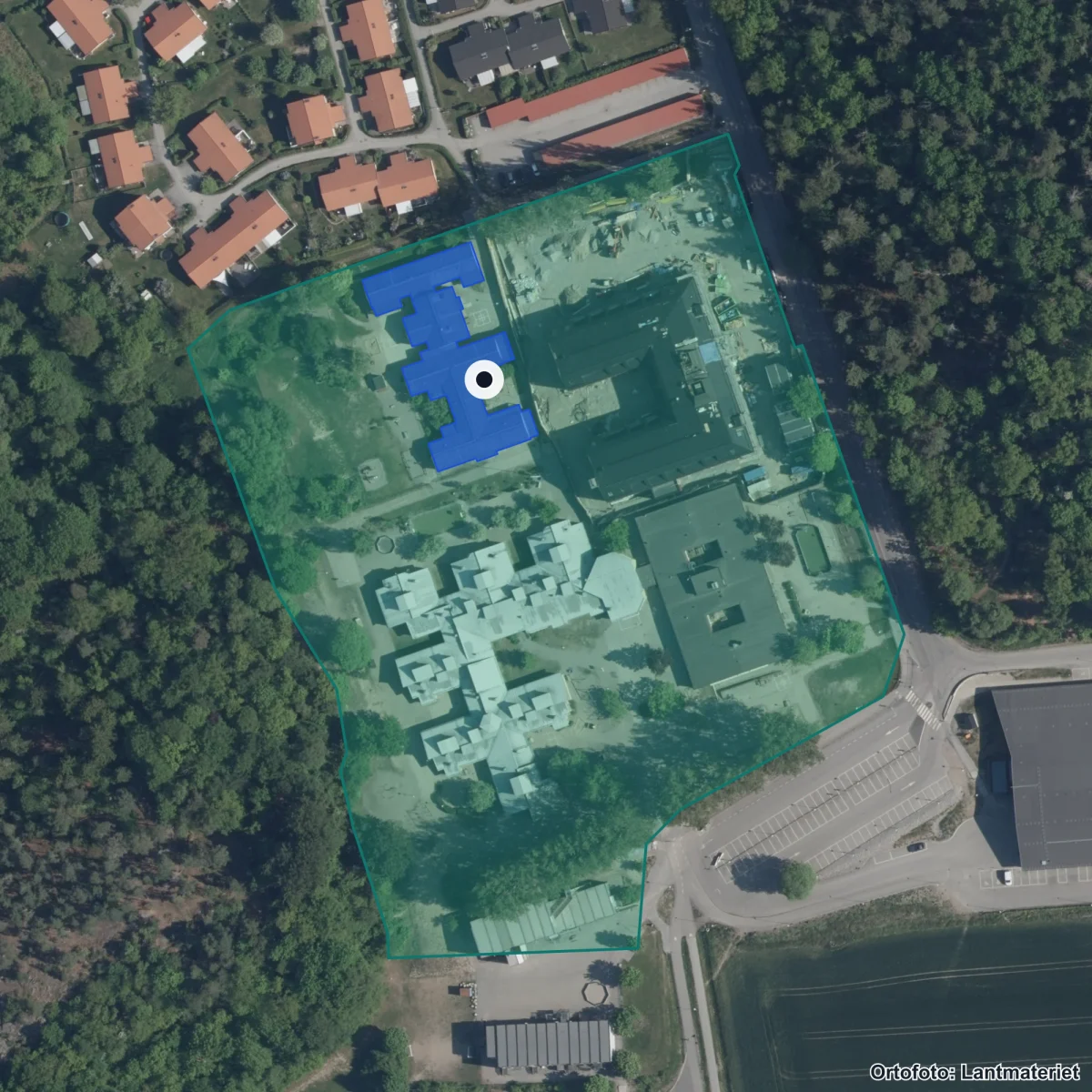 Flygbild över Birkaskolan, ortofoto från Lantmäteriet