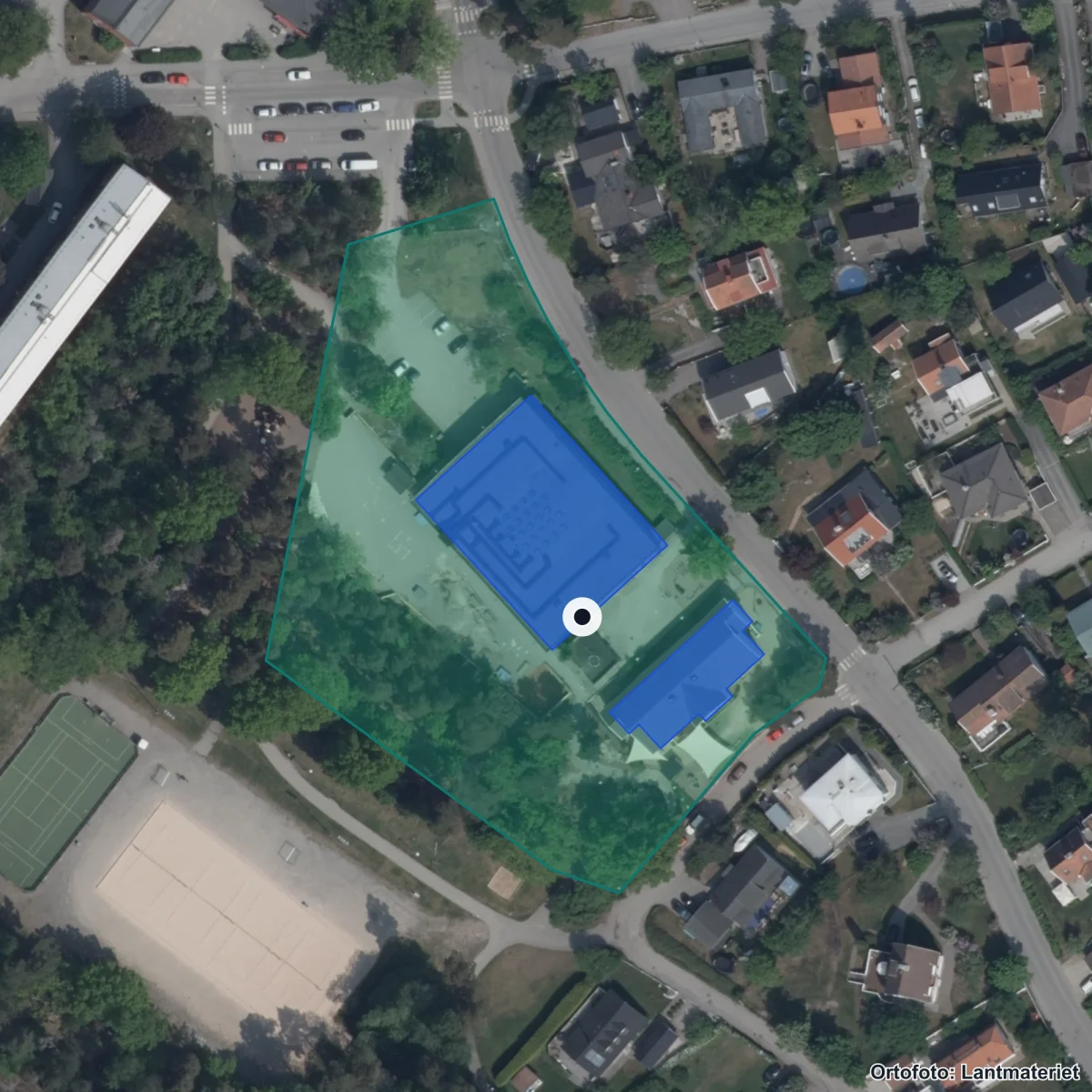 Flygbild över Ljungbackens skola, ortofoto från Lantmäteriet