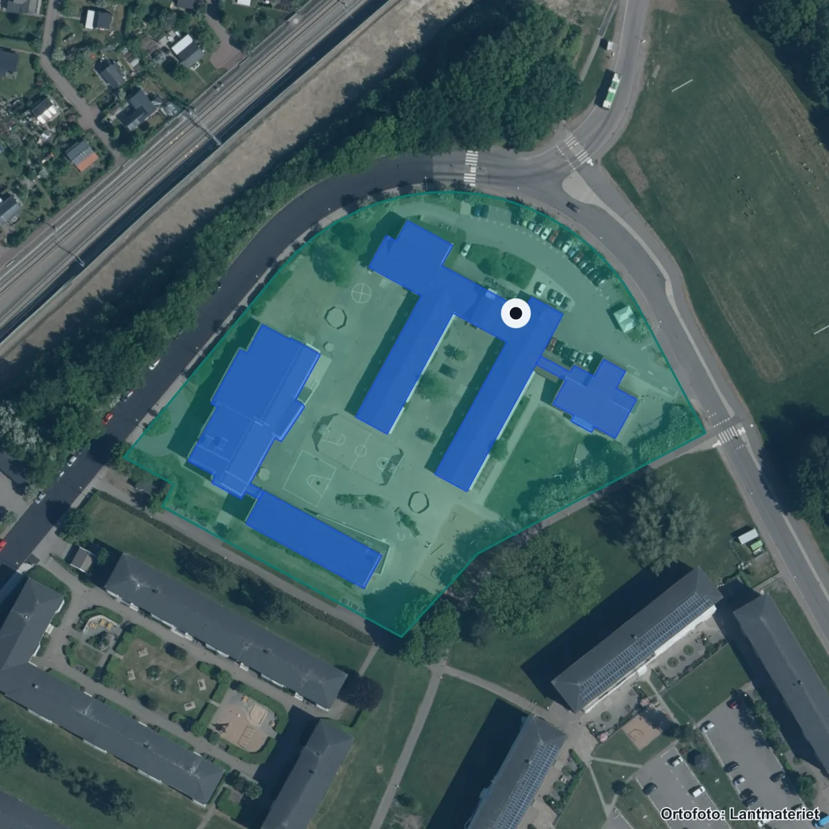 Flygbild över Västra Berga skola, ortofoto från Lantmäteriet