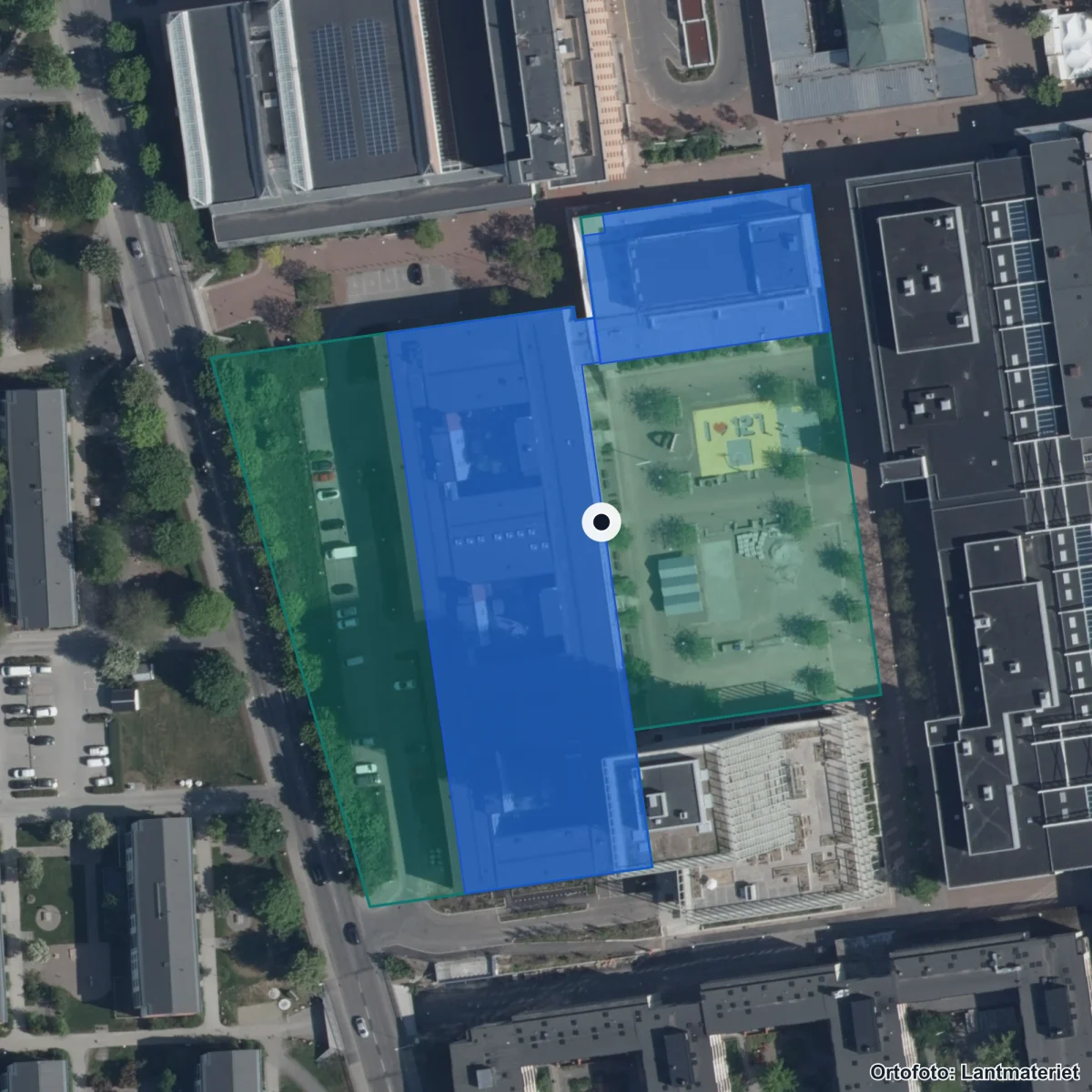 Flygbild över Lindeparkens anpassade gymnasieskola, ortofoto från Lantmäteriet