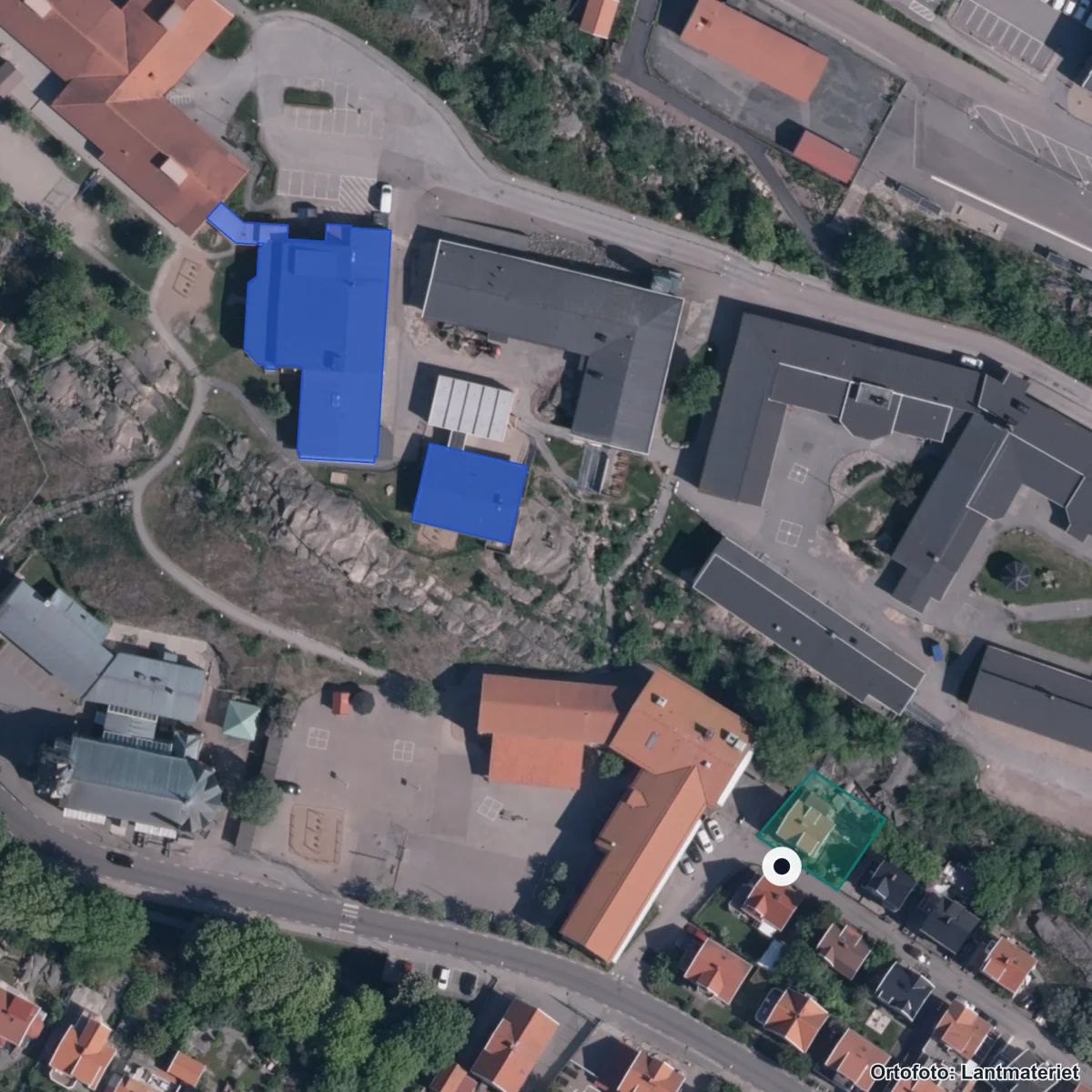 Flygbild över Kungshamns skola, ortofoto från Lantmäteriet