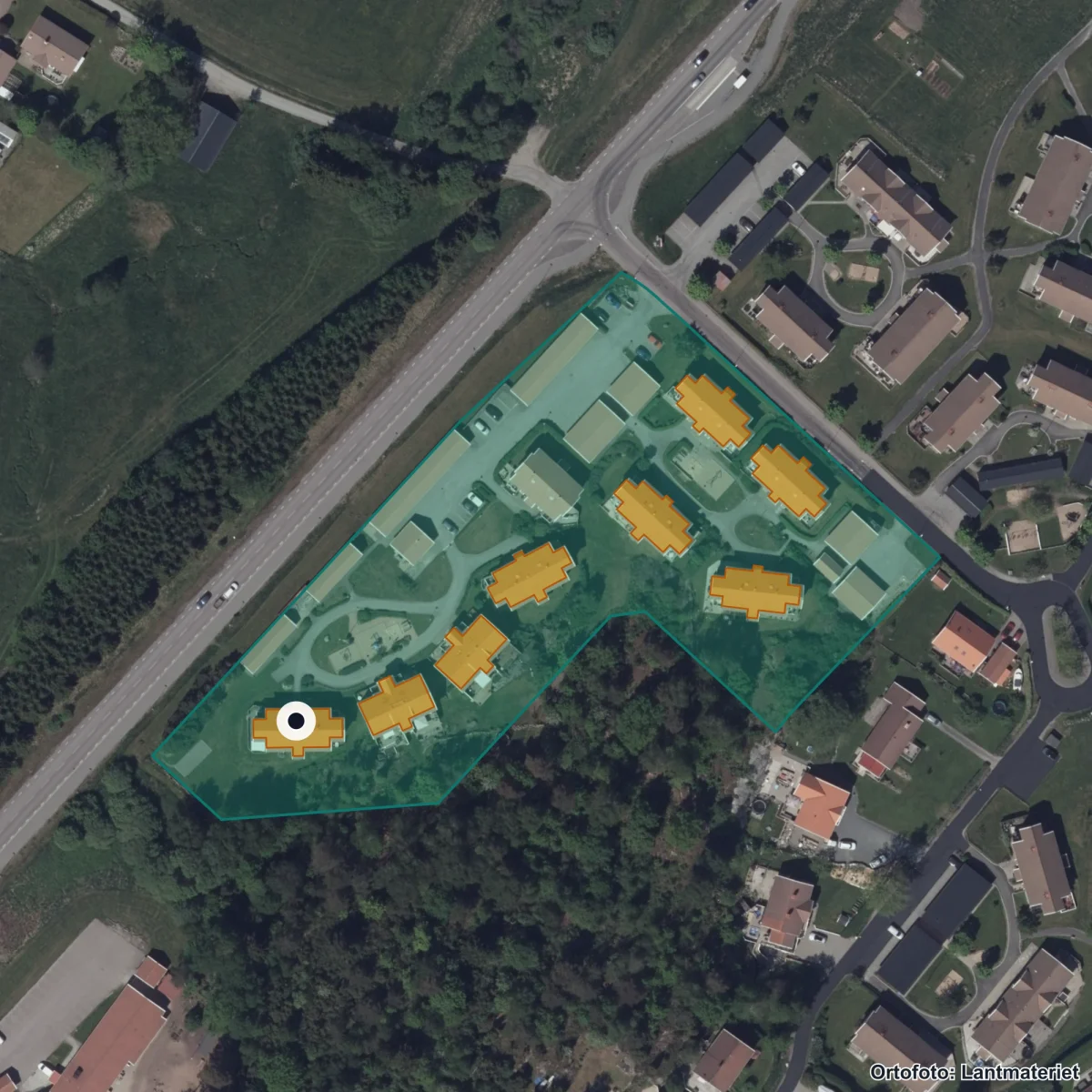 Flygbild över Sparråsskolan, ortofoto från Lantmäteriet