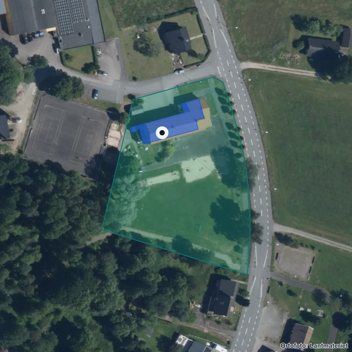 Flygbild över Lindens skola, ortofoto från Lantmäteriet