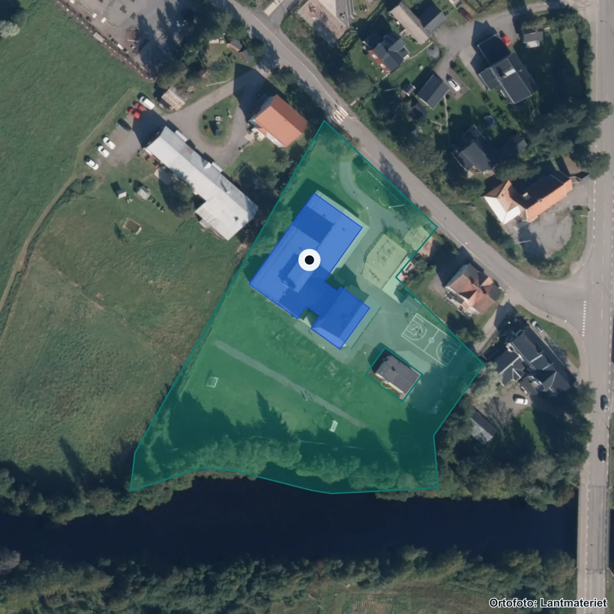 Flygbild över Bullmarks skola, ortofoto från Lantmäteriet