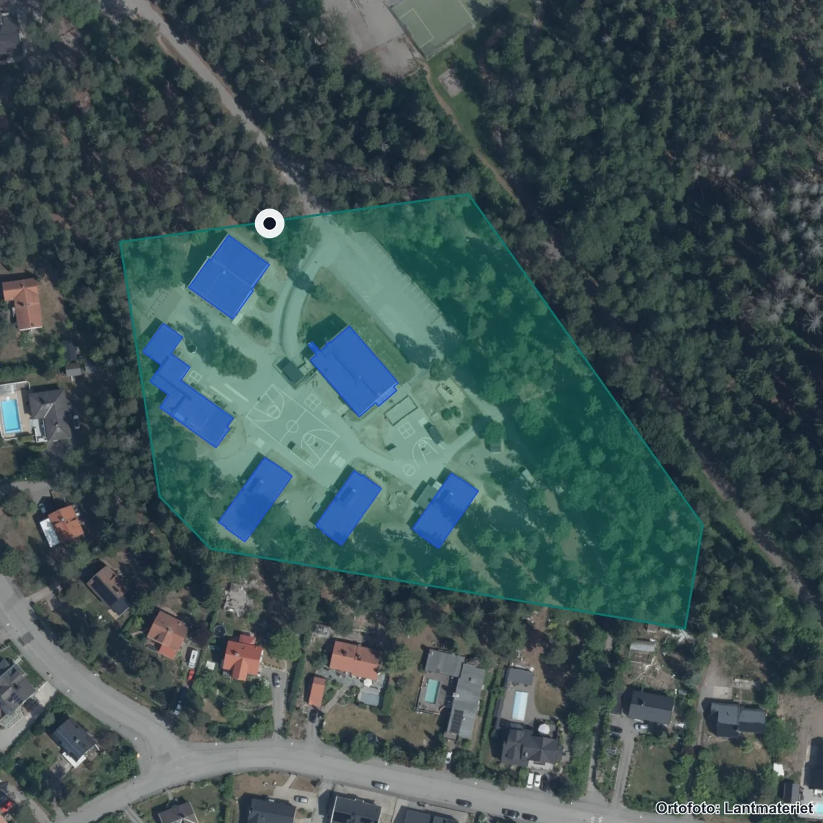 Flygbild över Majtorpskolan, ortofoto från Lantmäteriet