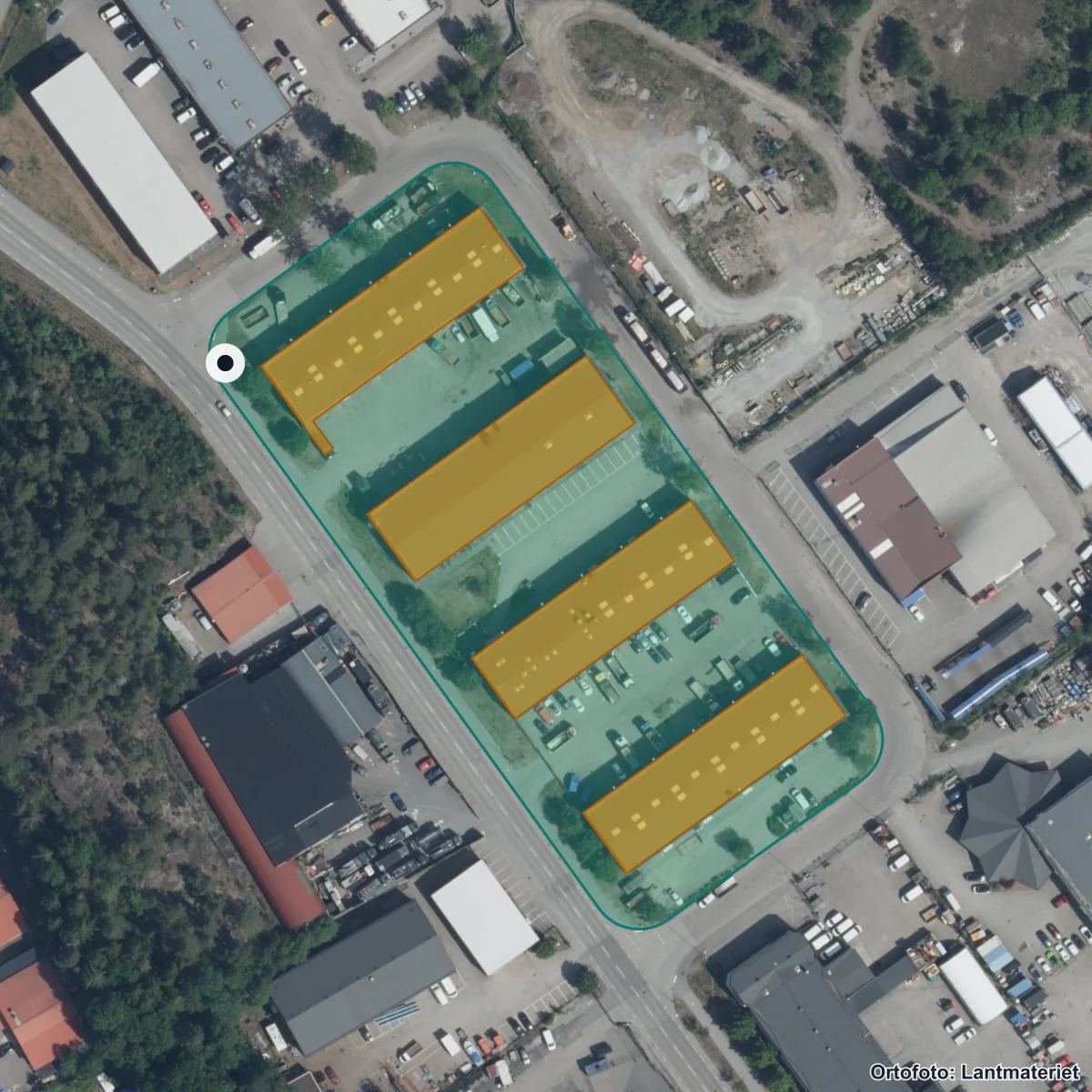 Flygbild över Praktiska Gymnasiet Södertälje, ortofoto från Lantmäteriet