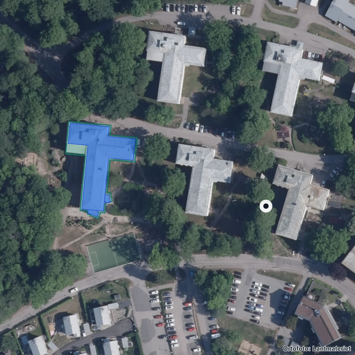 Flygbild över Karlskrona Resursskola Aklejaskolan, ortofoto från Lantmäteriet