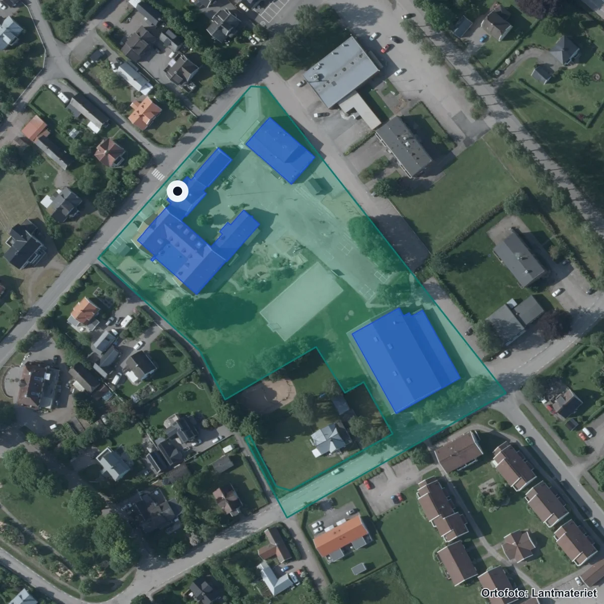Flygbild över Slöingeskolan, ortofoto från Lantmäteriet