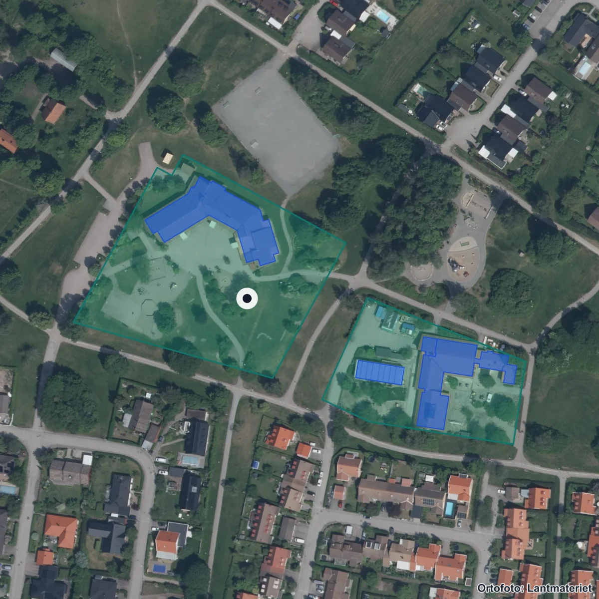 Flygbild över Nåntunaskolan, ortofoto från Lantmäteriet