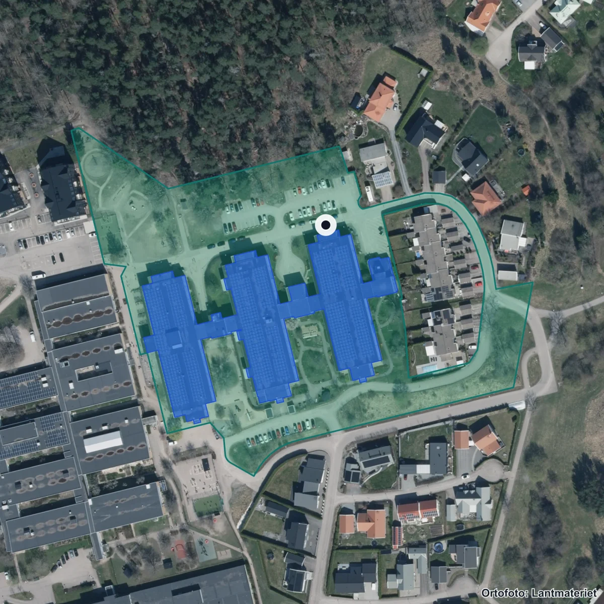 Flygbild över Noblaskolan Hagaberg, ortofoto från Lantmäteriet