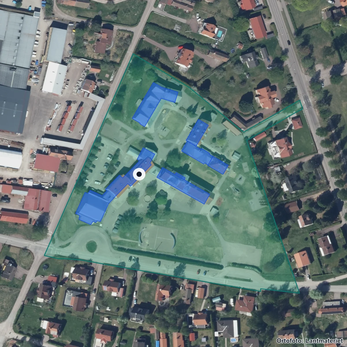 Flygbild över Åkerö skola, ortofoto från Lantmäteriet