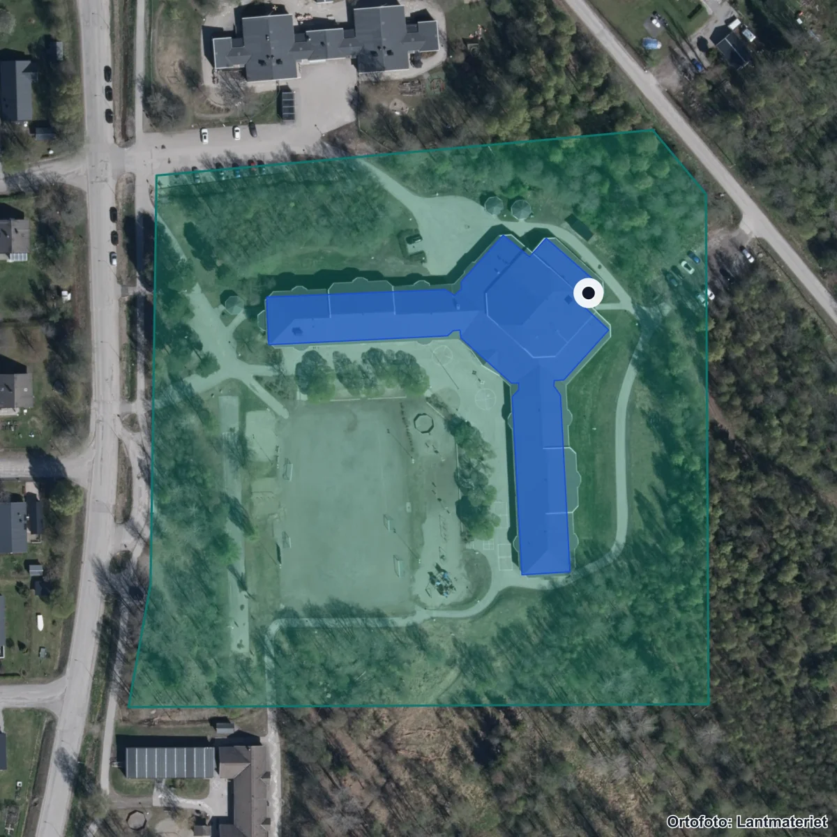 Flygbild över Uslands skola, ortofoto från Lantmäteriet