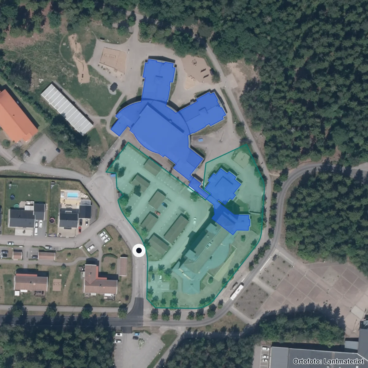 Flygbild över Bråstorpskolan, ortofoto från Lantmäteriet