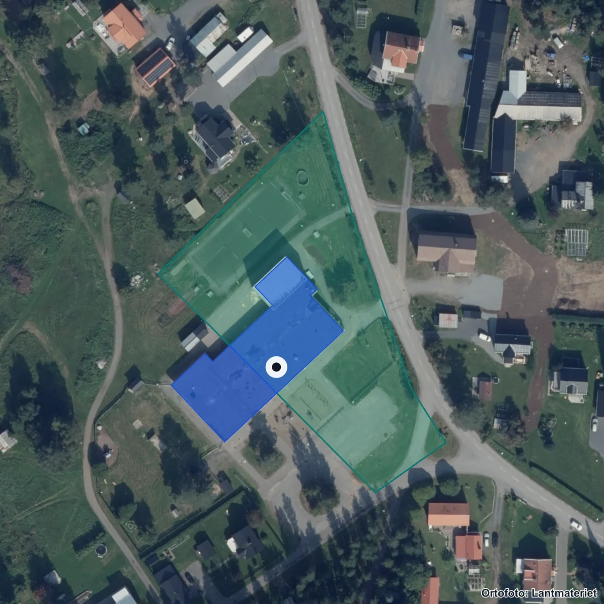 Flygbild över Ostviksskolan, ortofoto från Lantmäteriet