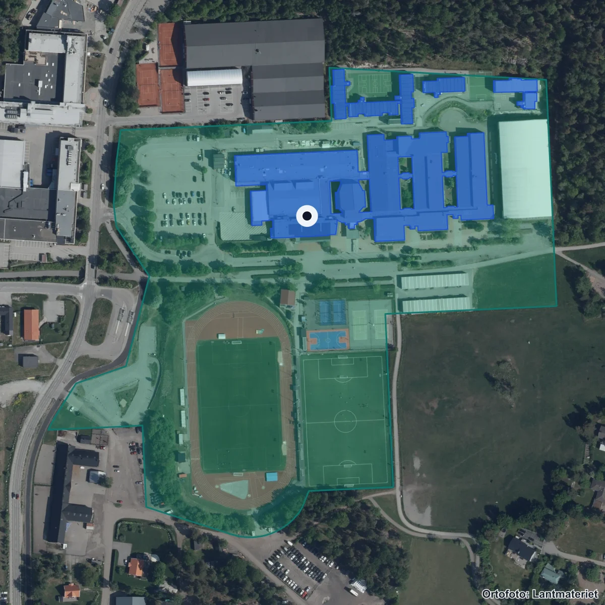 Flygbild över Danderyds gymnasium, ortofoto från Lantmäteriet
