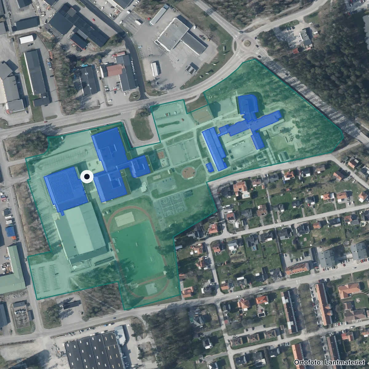 Flygbild över Lindbackaskolan, ortofoto från Lantmäteriet