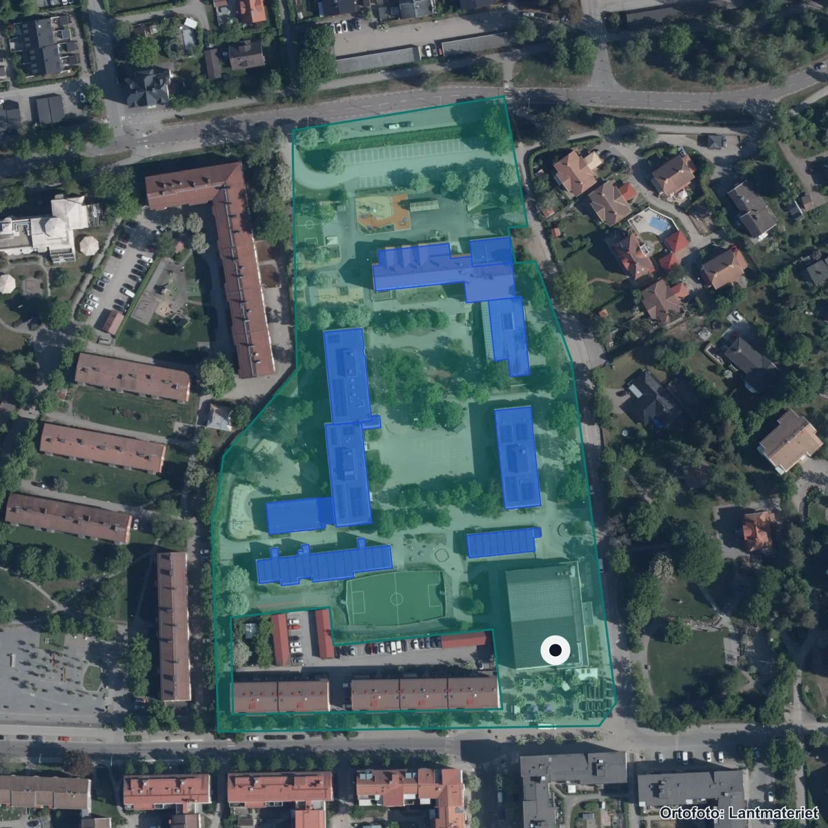 Flygbild över Väsby skola, ortofoto från Lantmäteriet