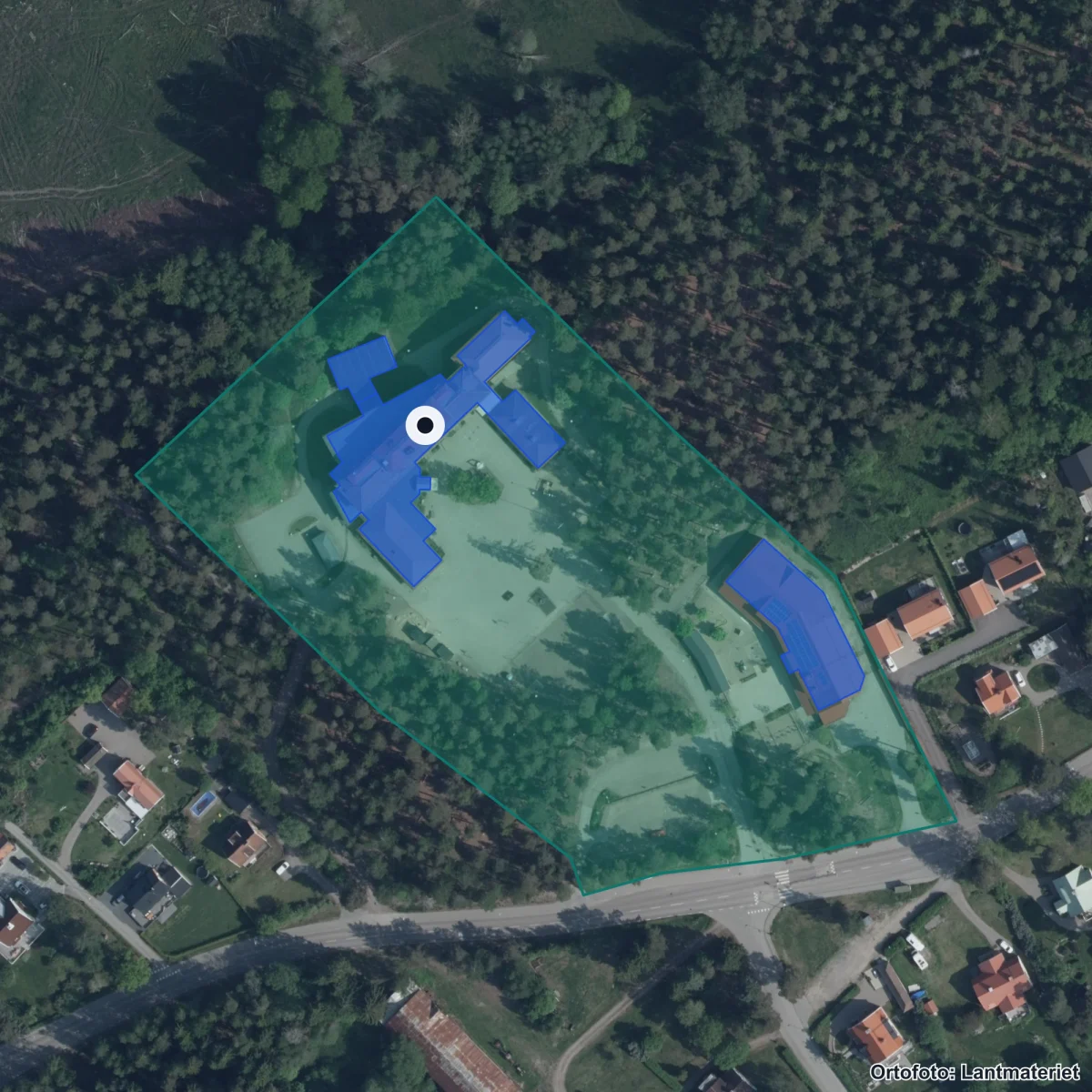 Flygbild över Hagaströms skola, ortofoto från Lantmäteriet