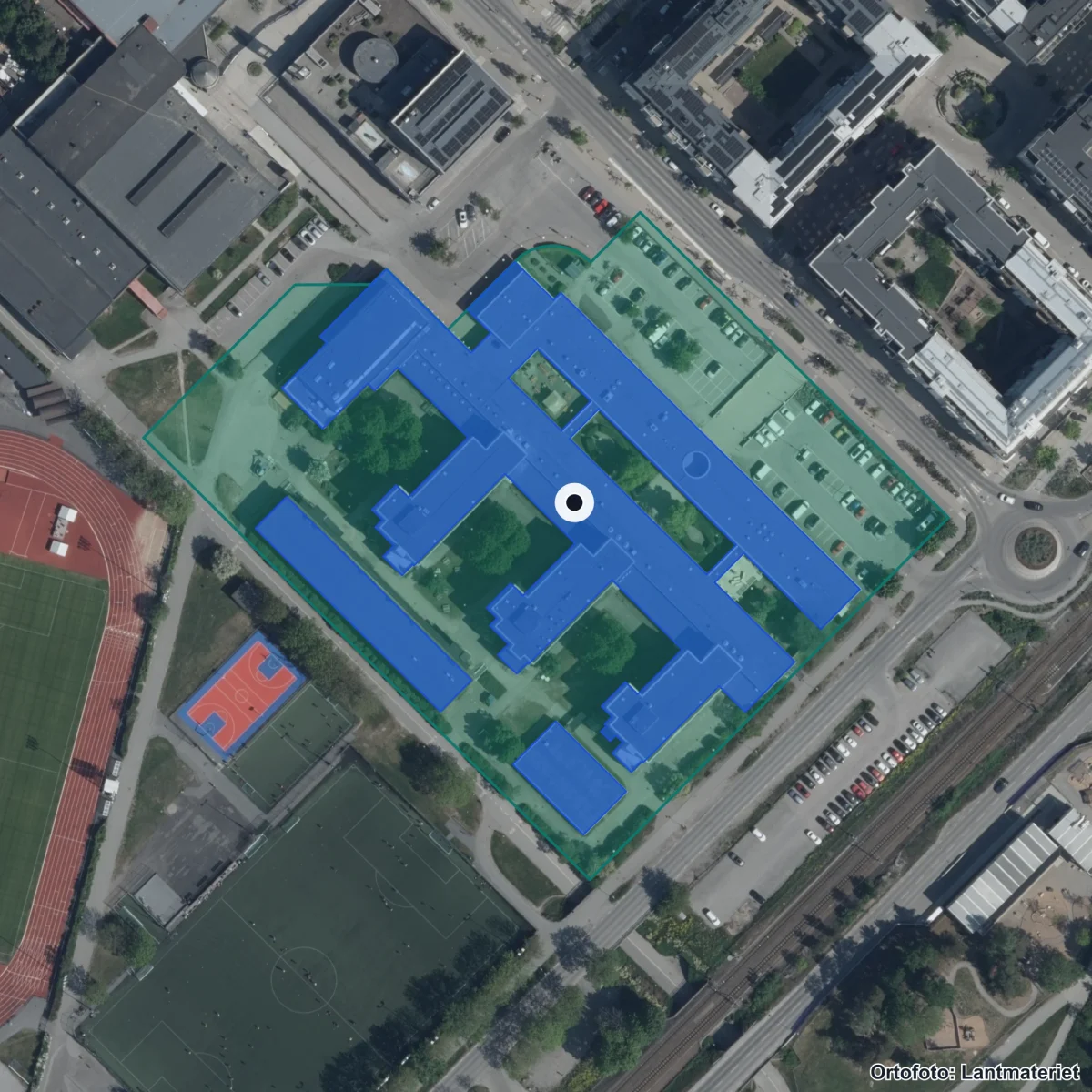 Flygbild över Tibble gymnasium campus Täby, ortofoto från Lantmäteriet