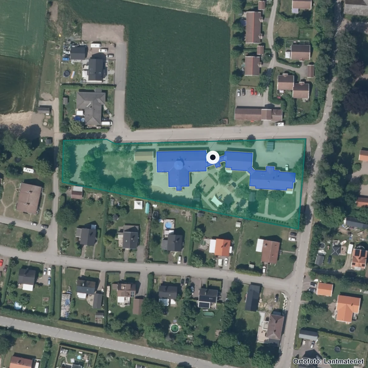 Flygbild över Österstad skola, ortofoto från Lantmäteriet