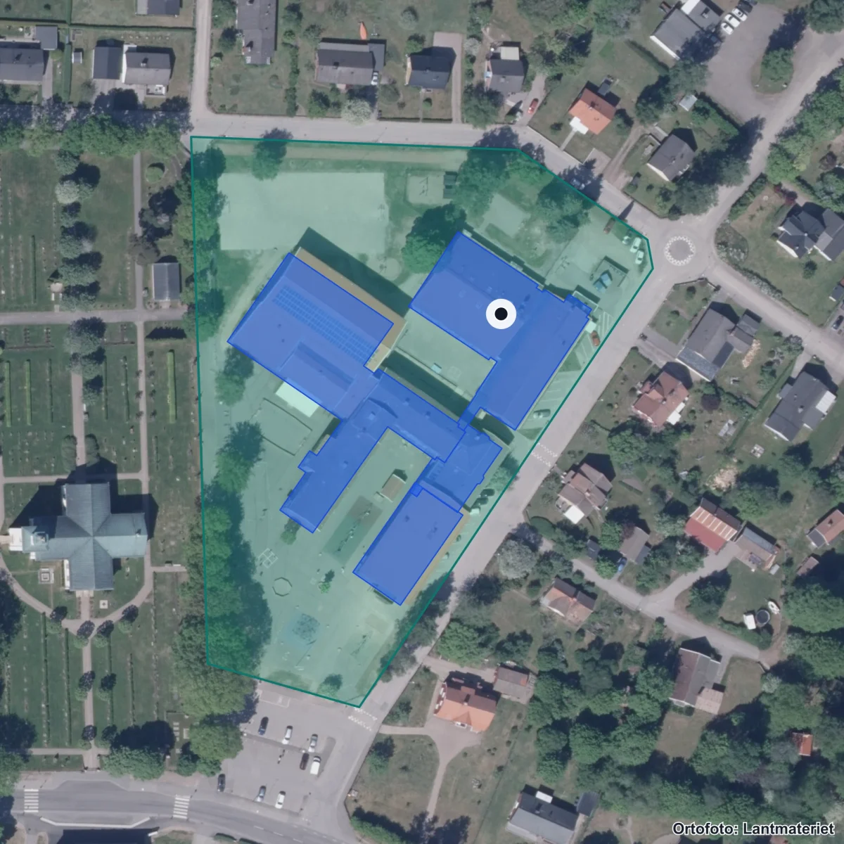 Flygbild över Kvarndammskolan, ortofoto från Lantmäteriet