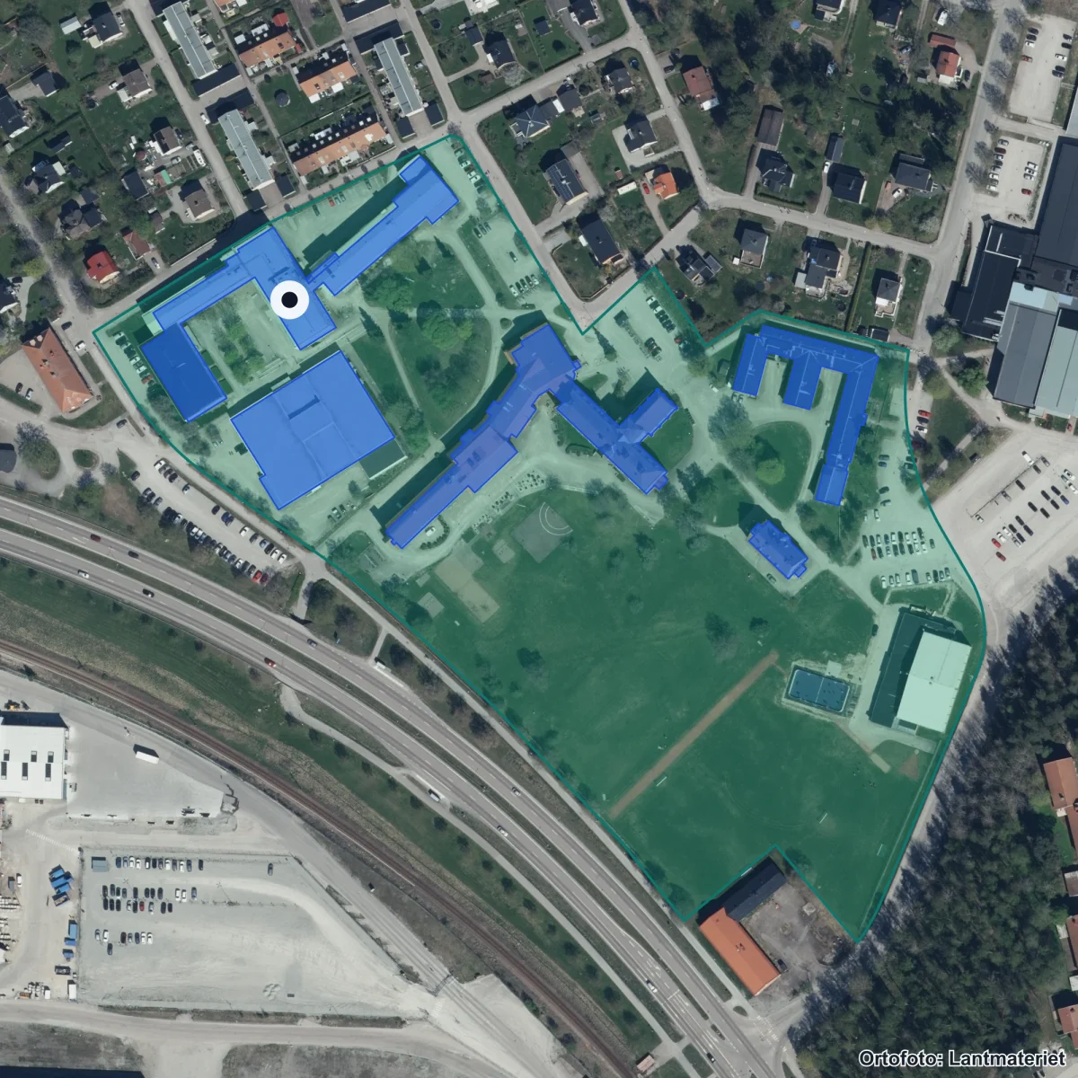 Flygbild över Brinellskolan, ortofoto från Lantmäteriet