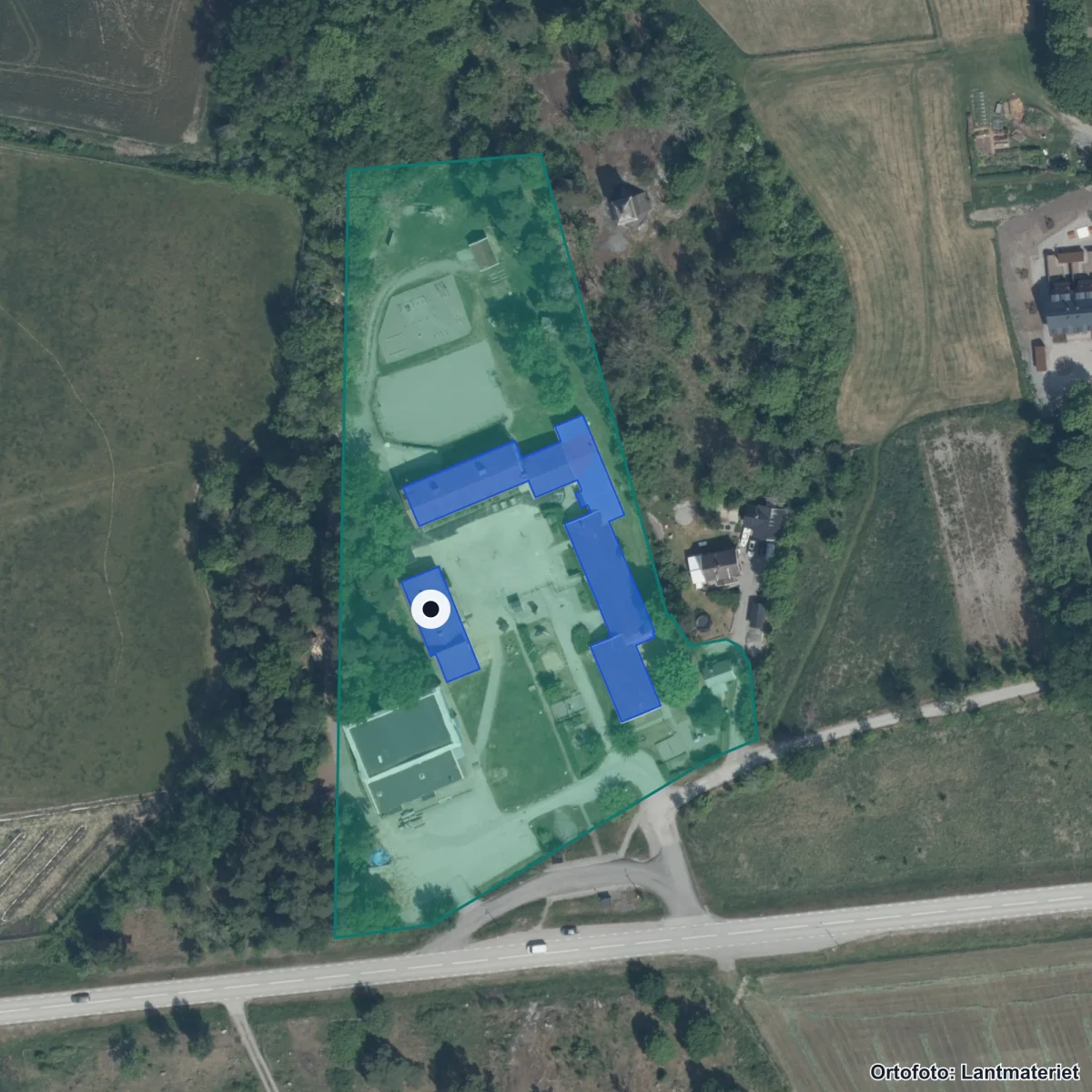 Flygbild över Munsö skola, ortofoto från Lantmäteriet