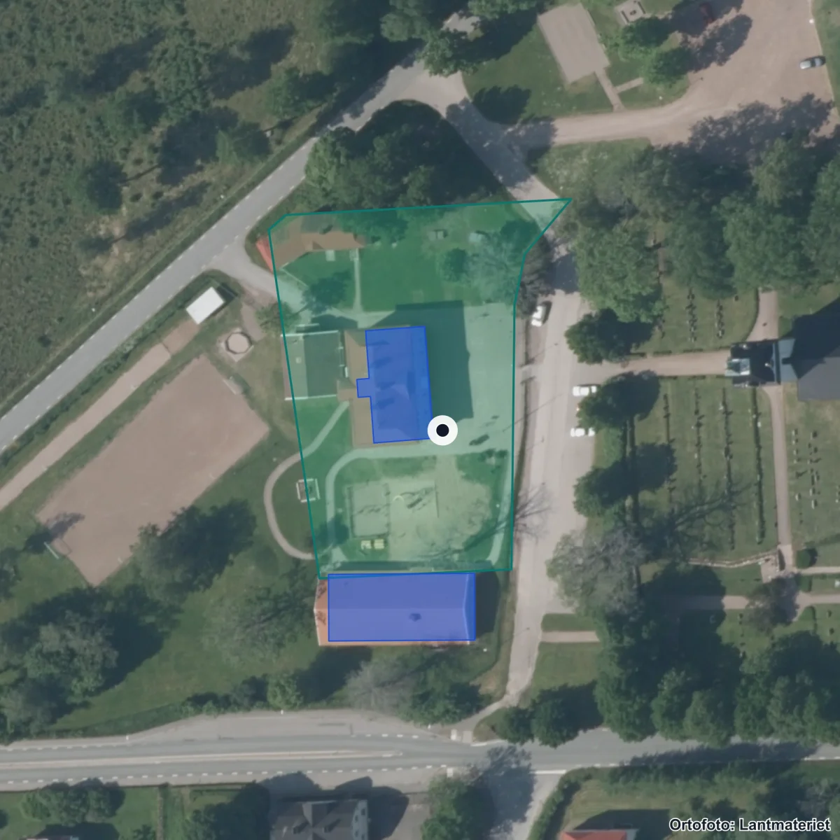 Flygbild över Linderås skola, ortofoto från Lantmäteriet