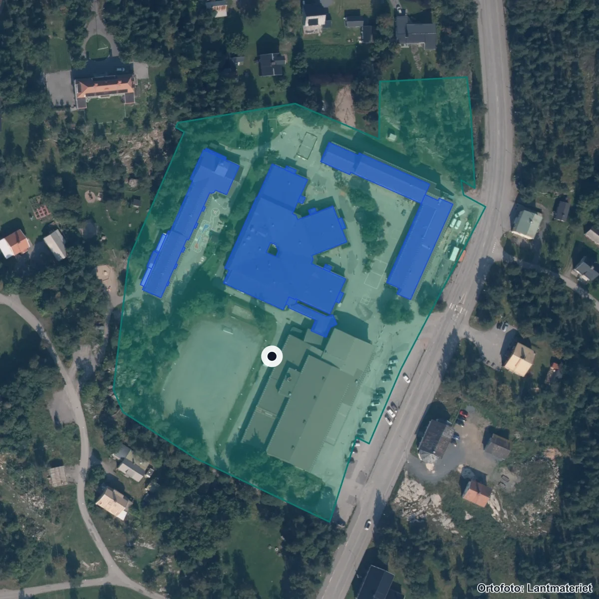 Flygbild över Husumskolan, ortofoto från Lantmäteriet