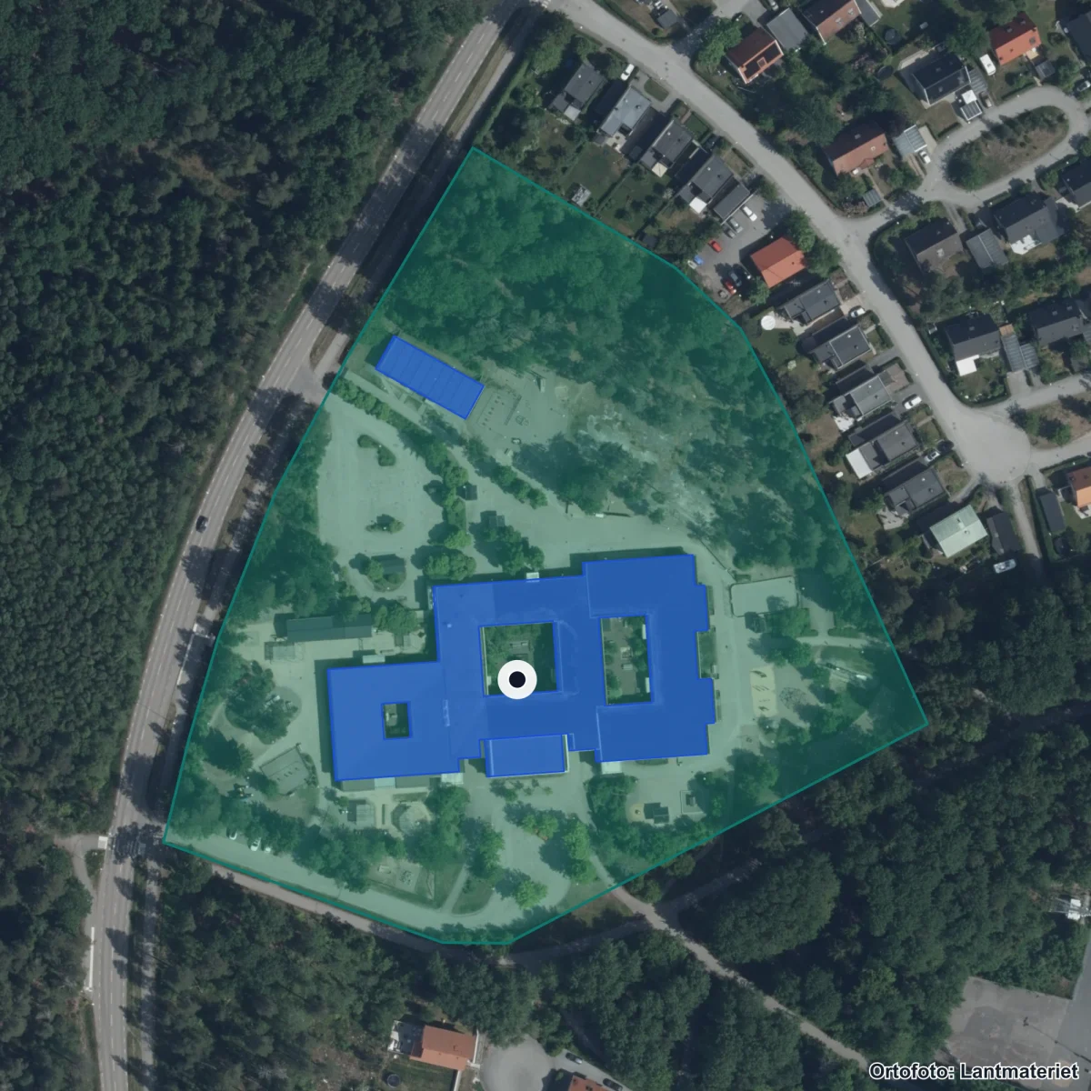 Flygbild över Sandvikskolan, ortofoto från Lantmäteriet