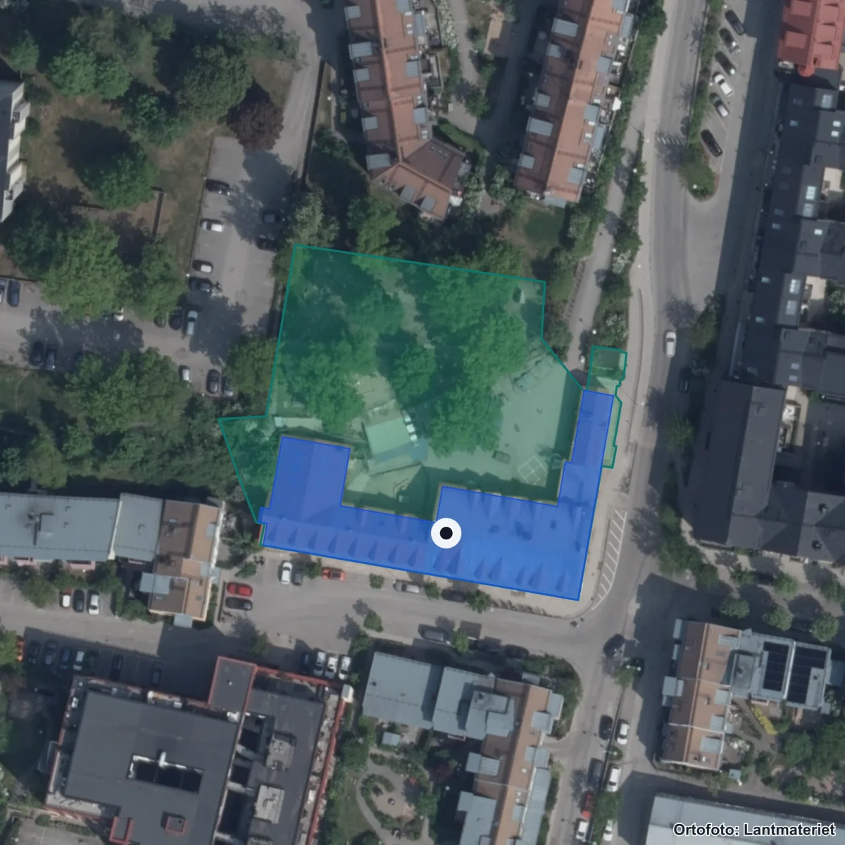 Flygbild över Montessori Mondial Nacka, ortofoto från Lantmäteriet