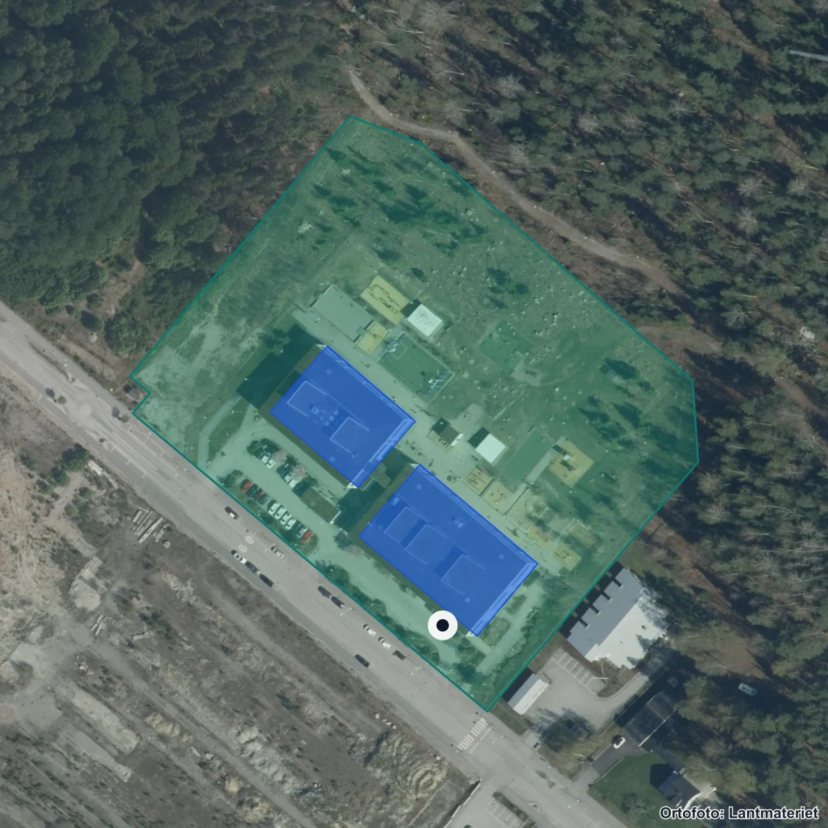 Flygbild över Furuborgskolan, ortofoto från Lantmäteriet