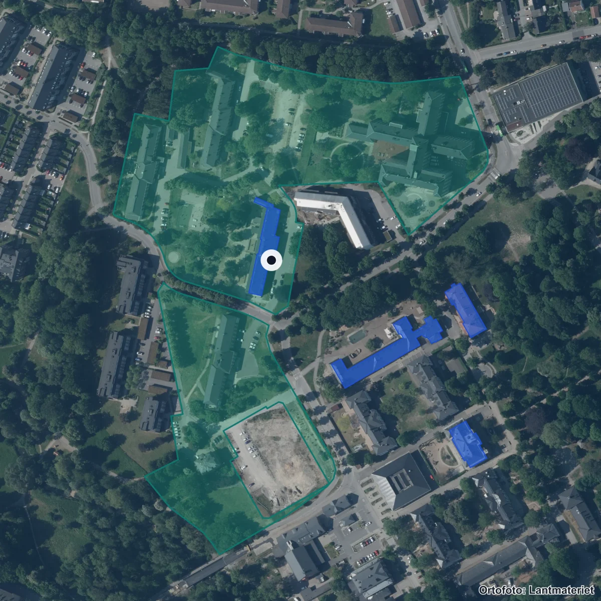 Flygbild över Lingua Montessoriskola, ortofoto från Lantmäteriet