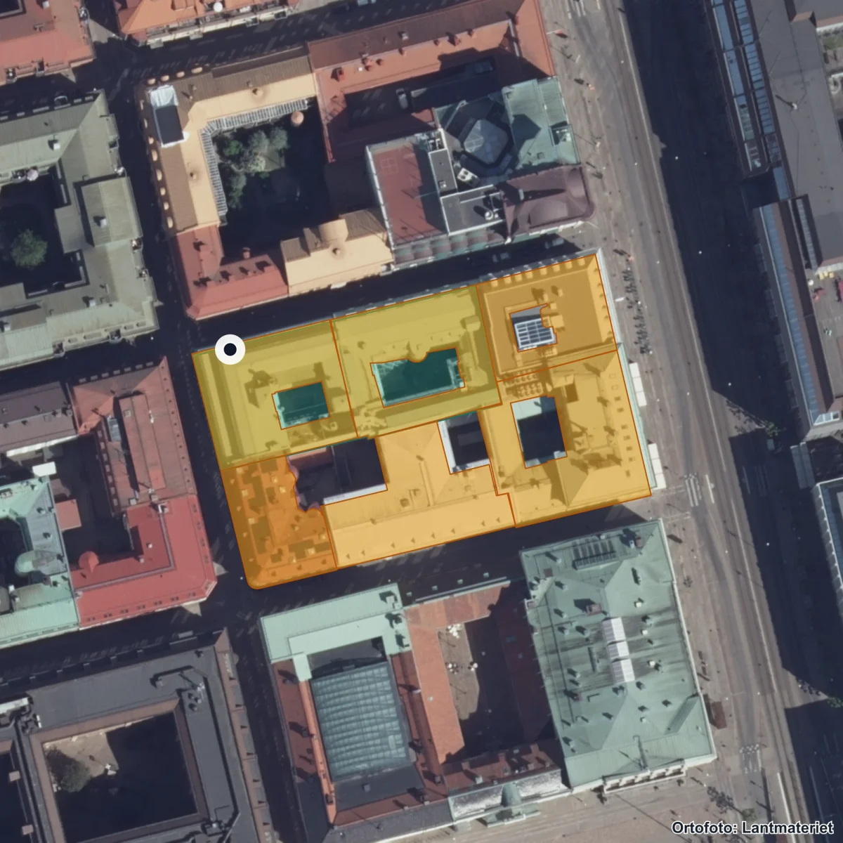 Flygbild över NTI Gymnasiet Kronhus, ortofoto från Lantmäteriet