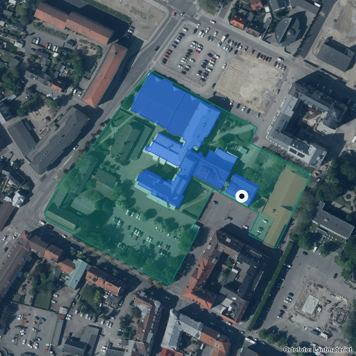 Flygbild över Vuxenutbildningen Trelleborg, ortofoto från Lantmäteriet