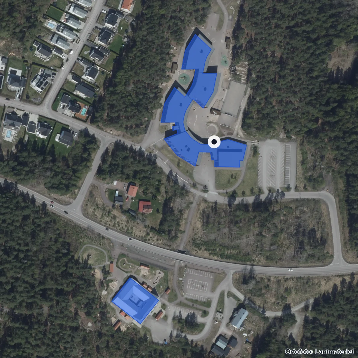 Flygbild över Bärstadsskolan 3-6, ortofoto från Lantmäteriet
